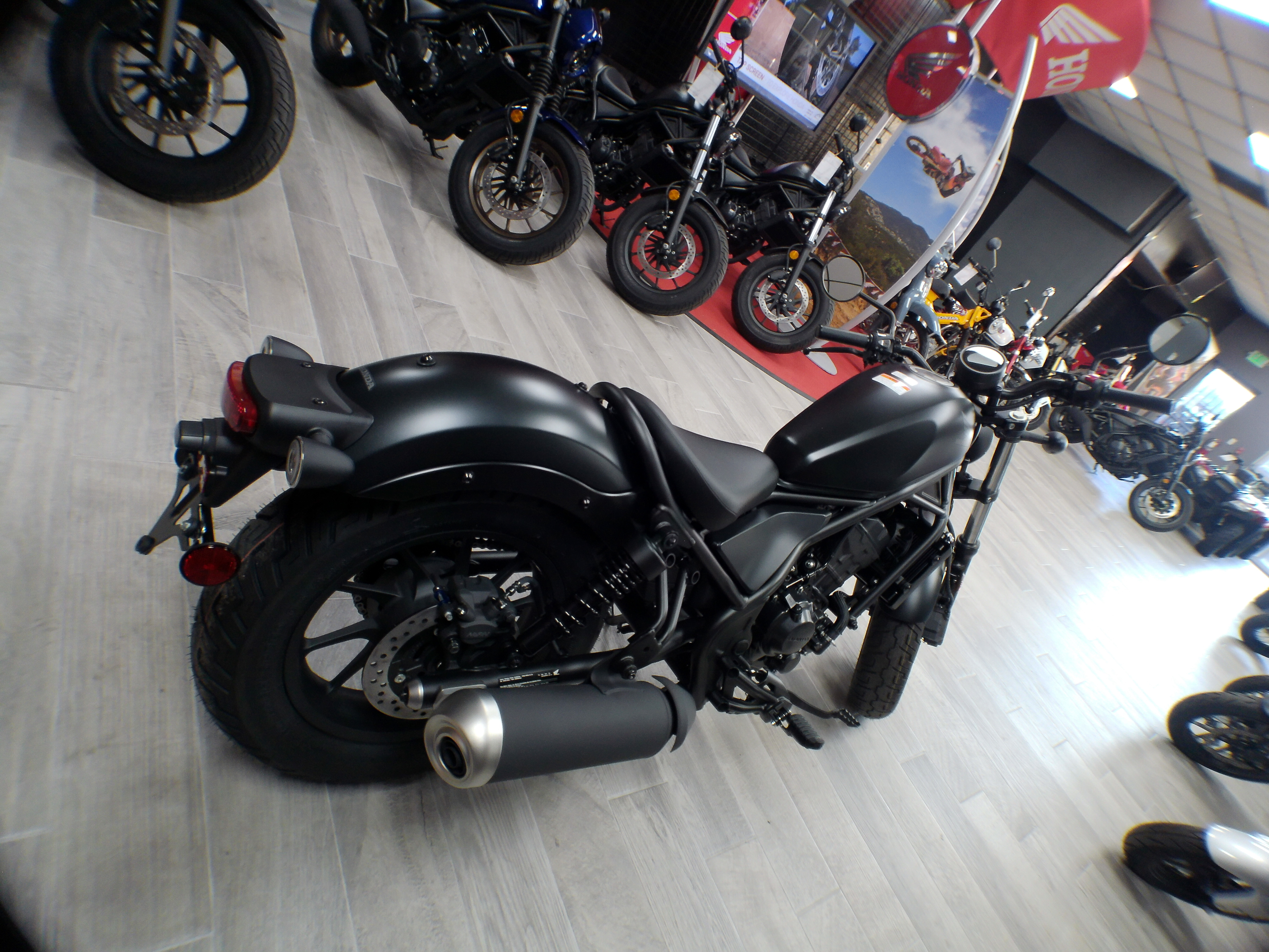 2025 Honda Rebel 300 - Photo 2