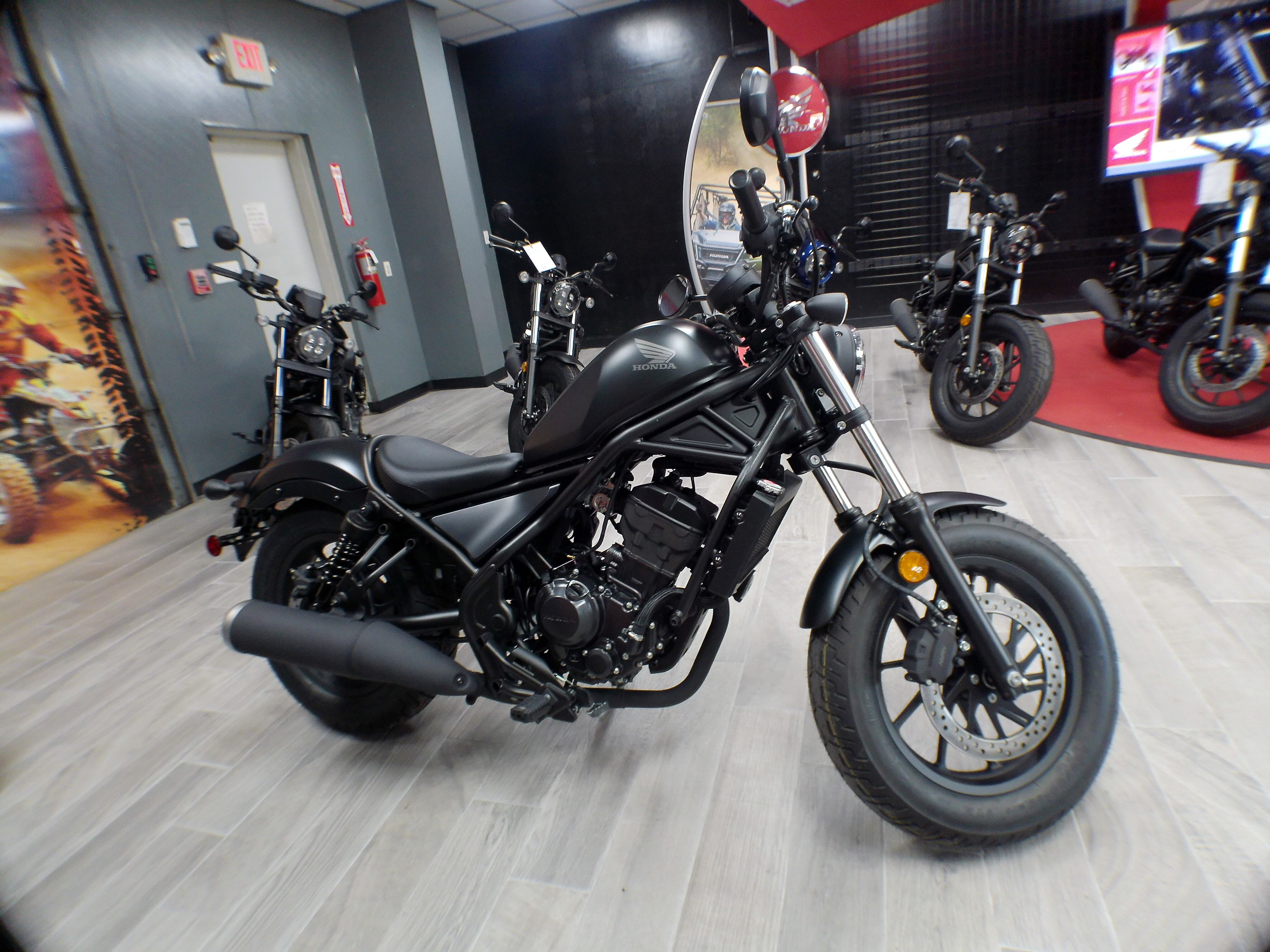 2025 Honda Rebel 300 - Photo 3