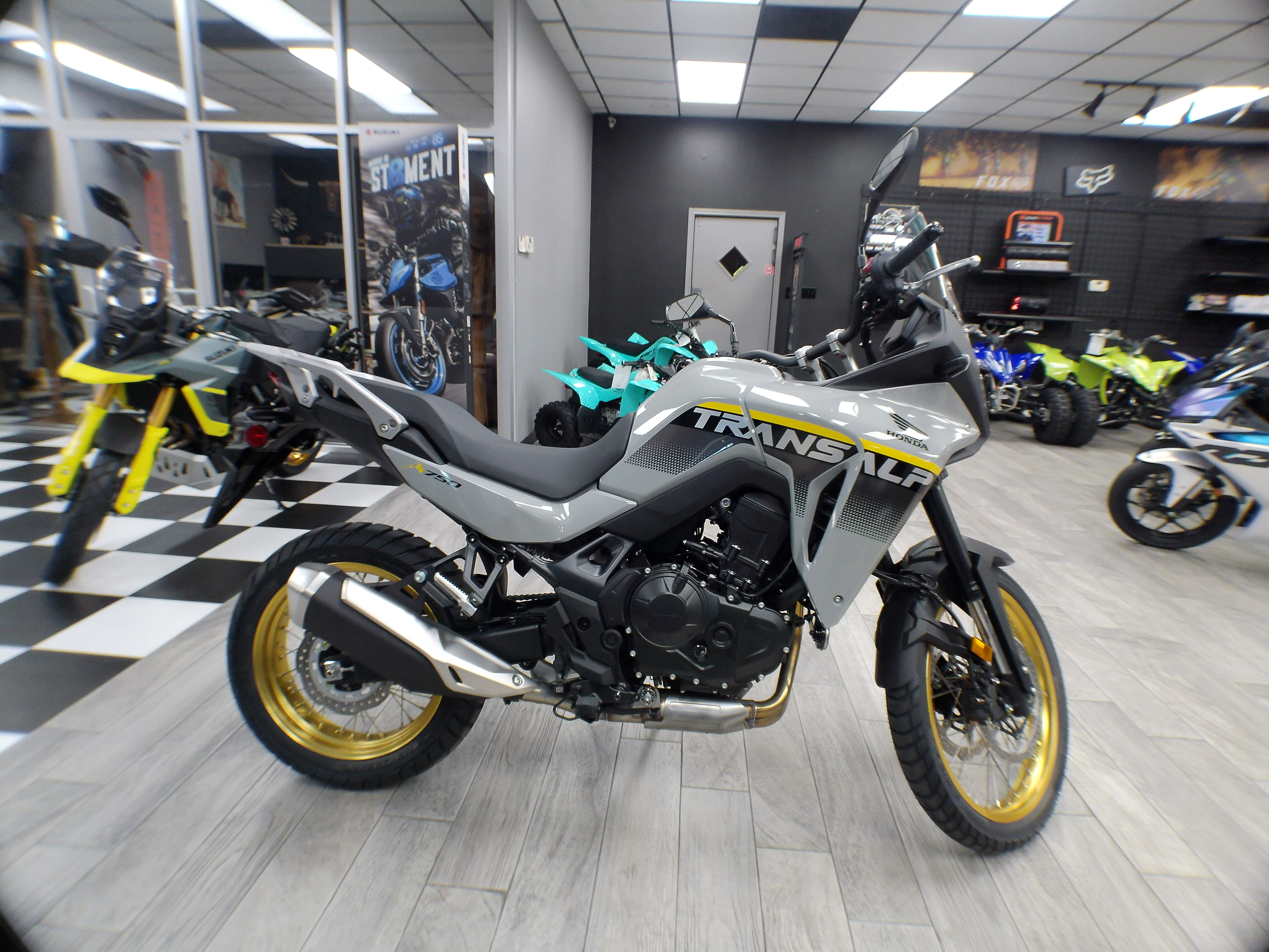 2025 Honda Transalp - Photo 2