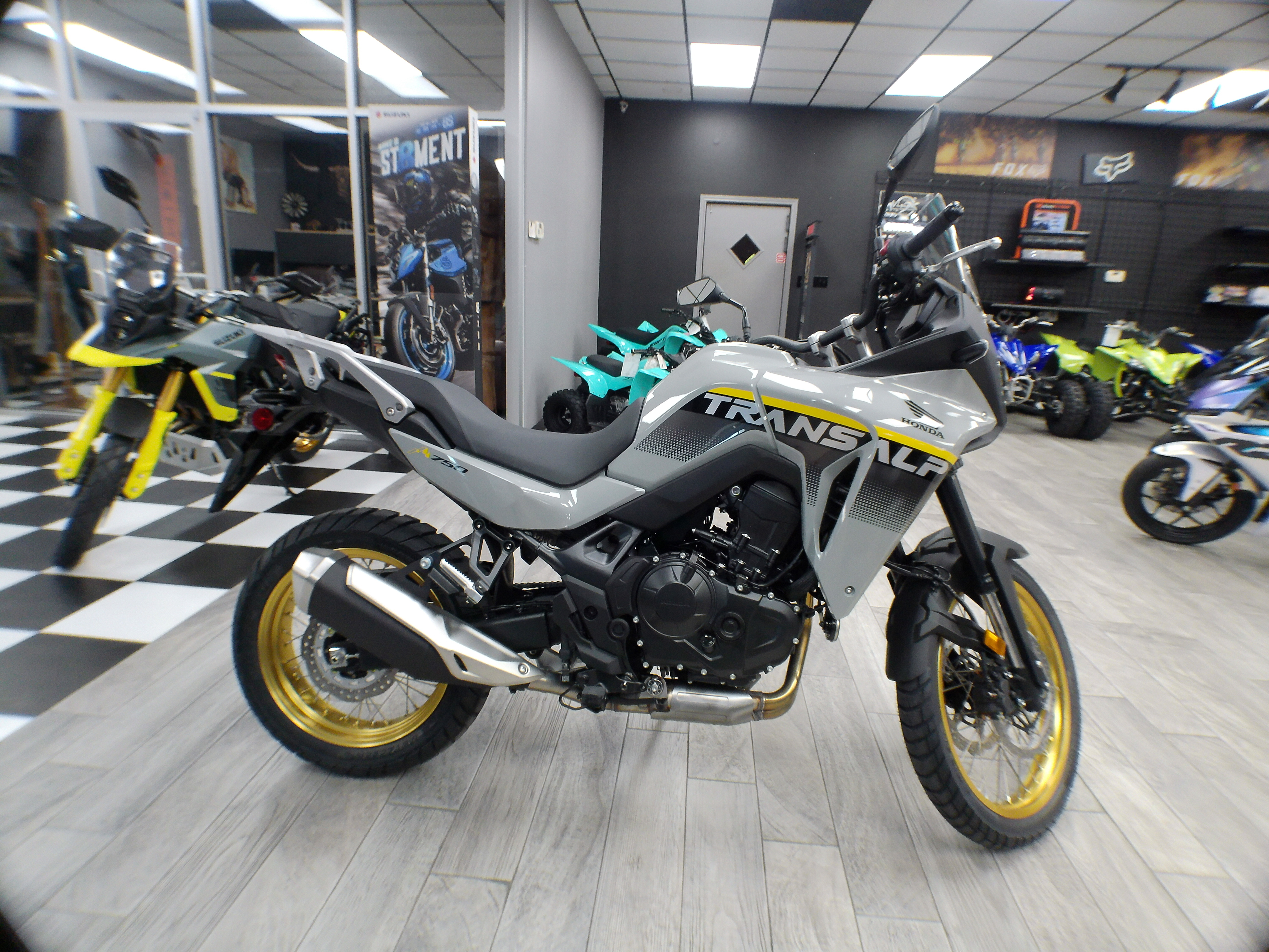 2025 Honda Transalp - Photo 3