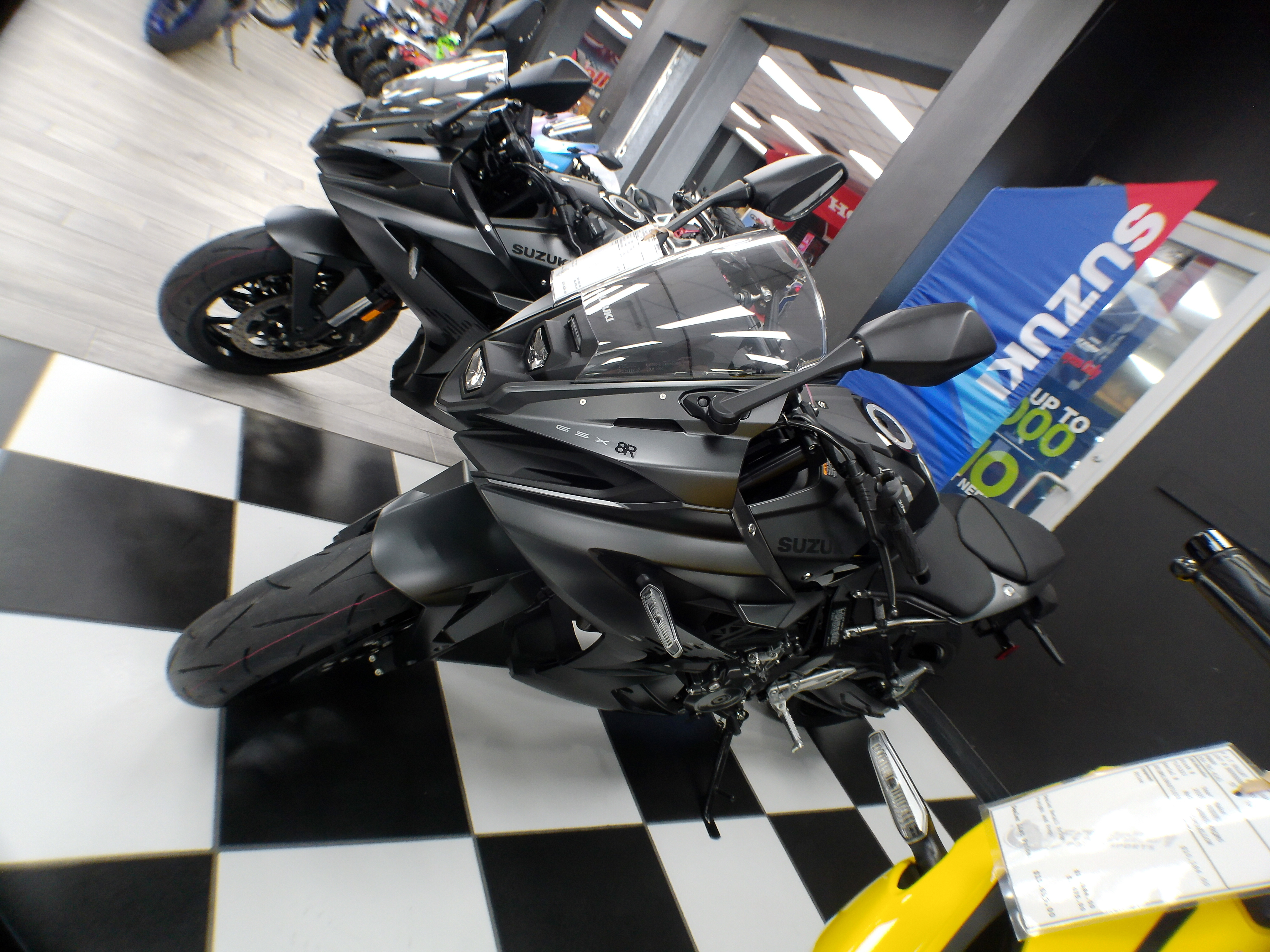 2025 Suzuki GSX-S 8R - Photo 2