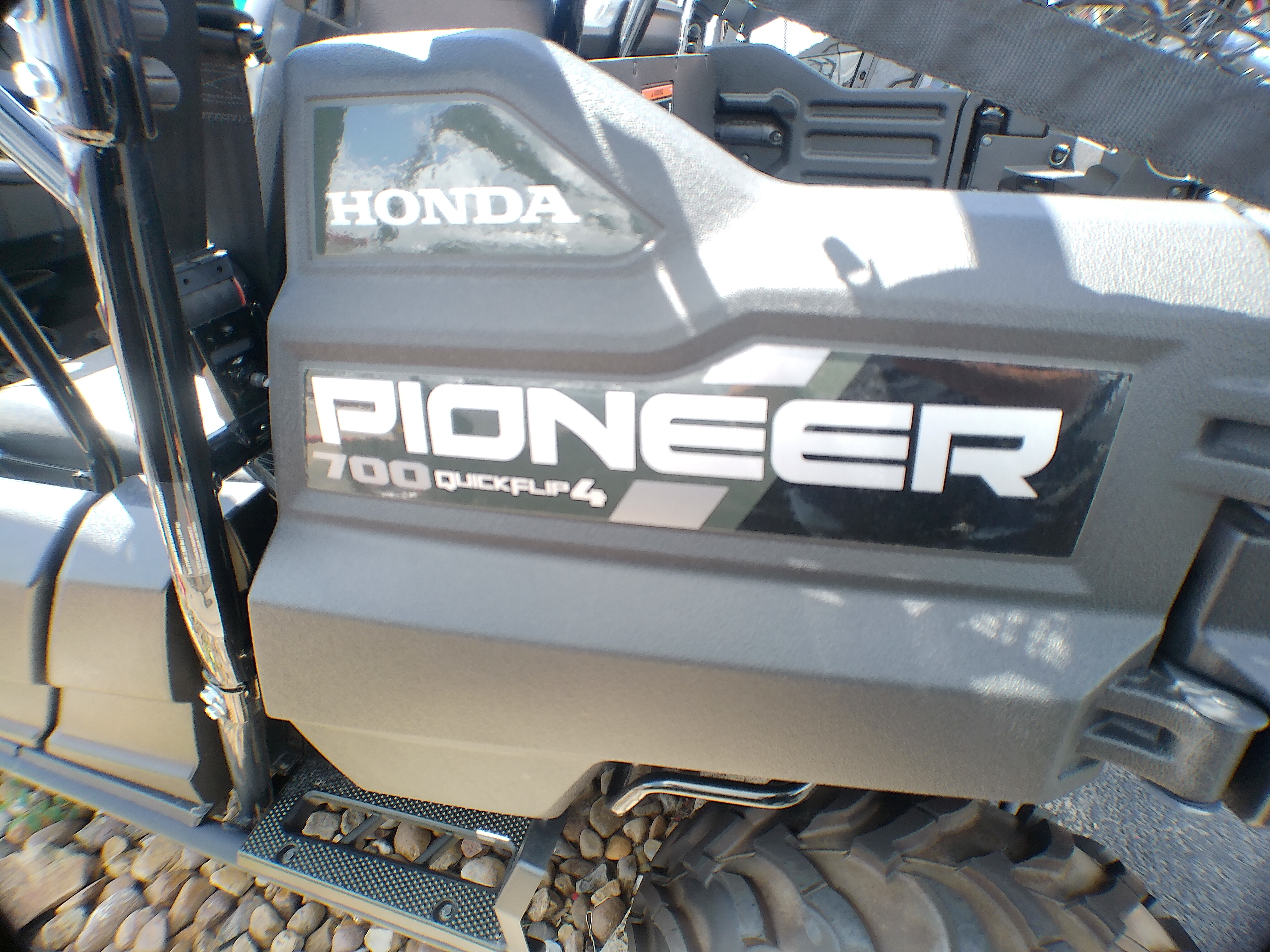 2025 Honda Pioneer 700-4 Deluxe - Photo 2