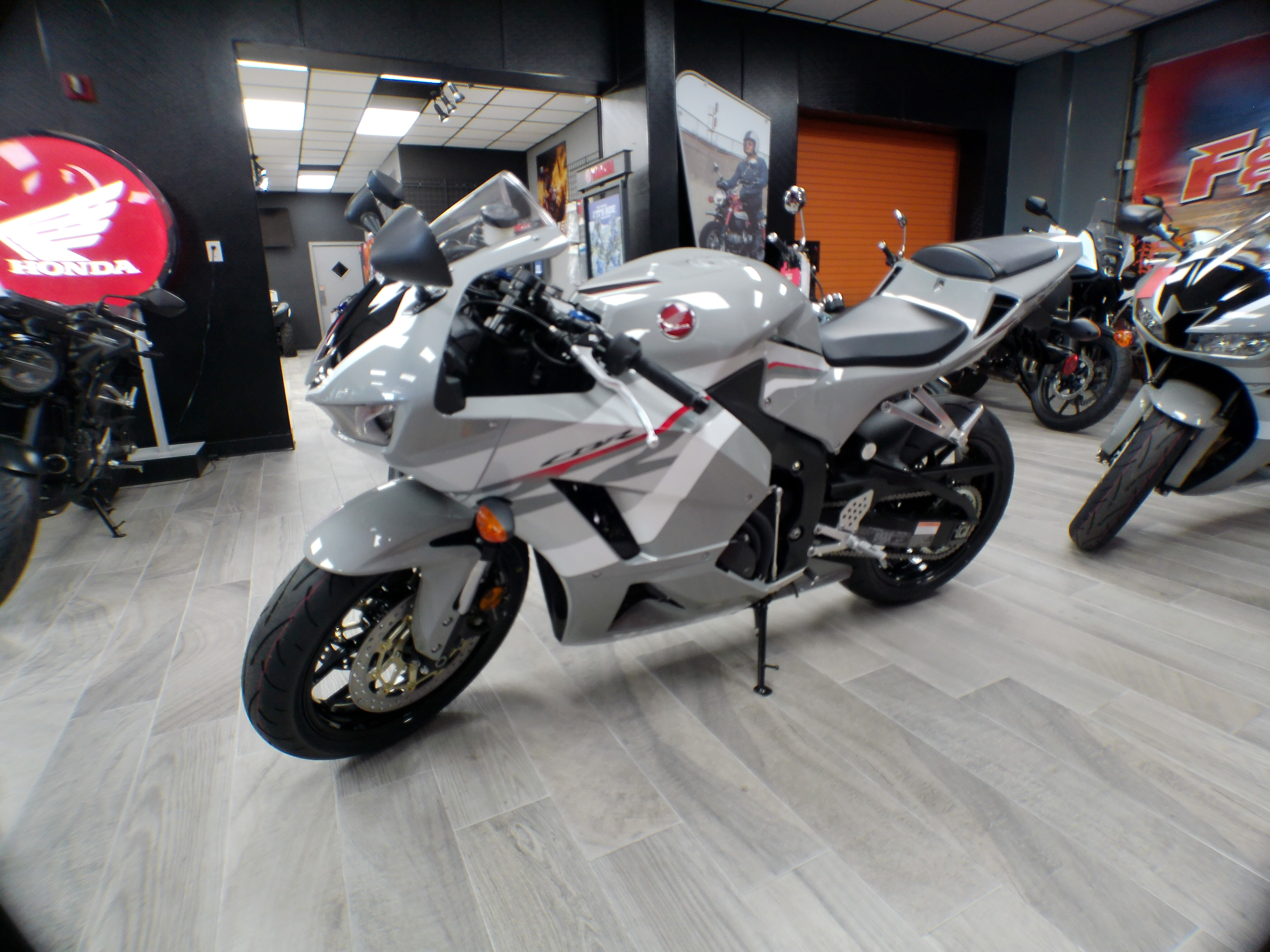 2026 Honda CBR600RR - Photo 8