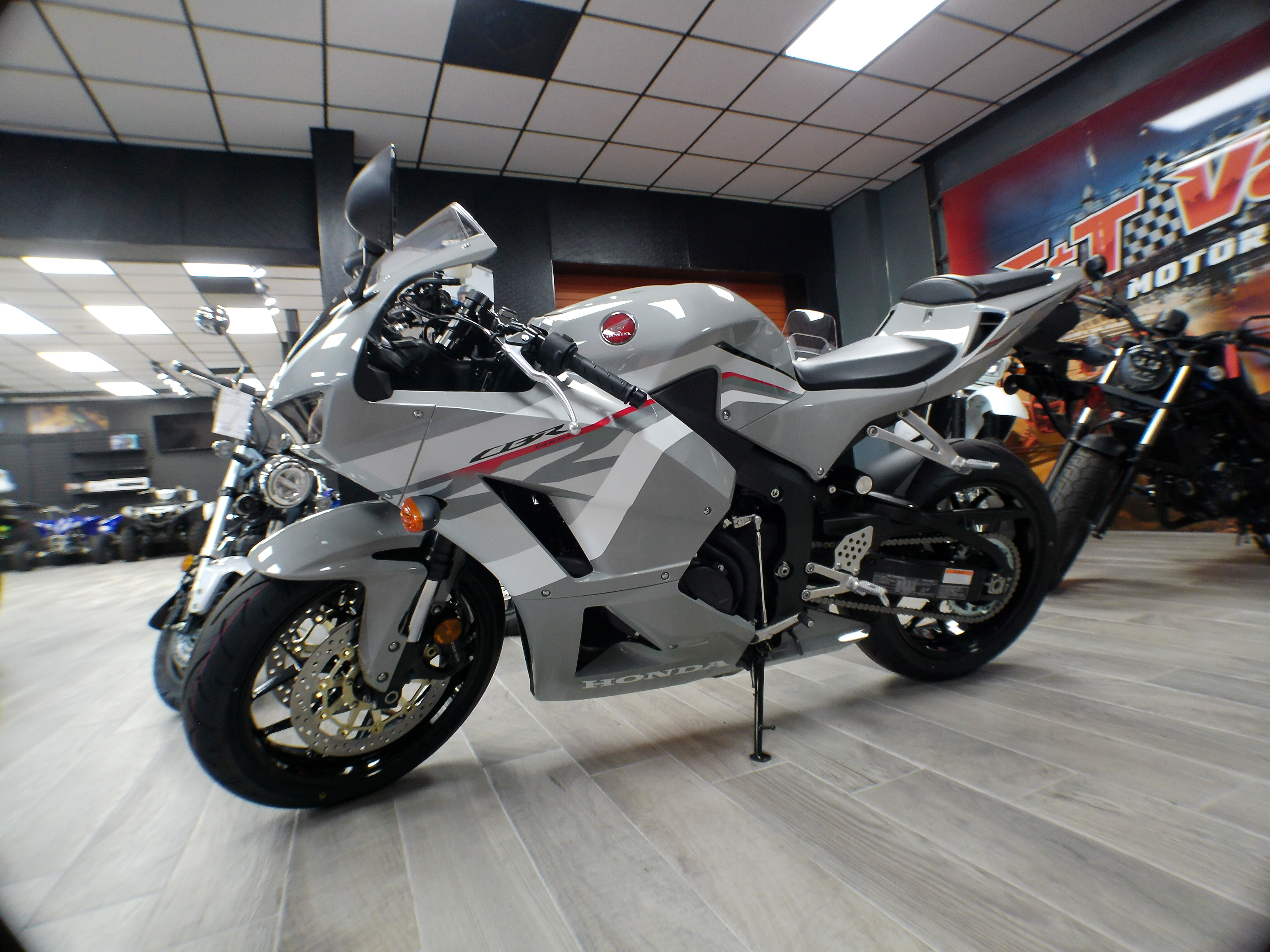 2026 Honda CBR600RR - Photo 2