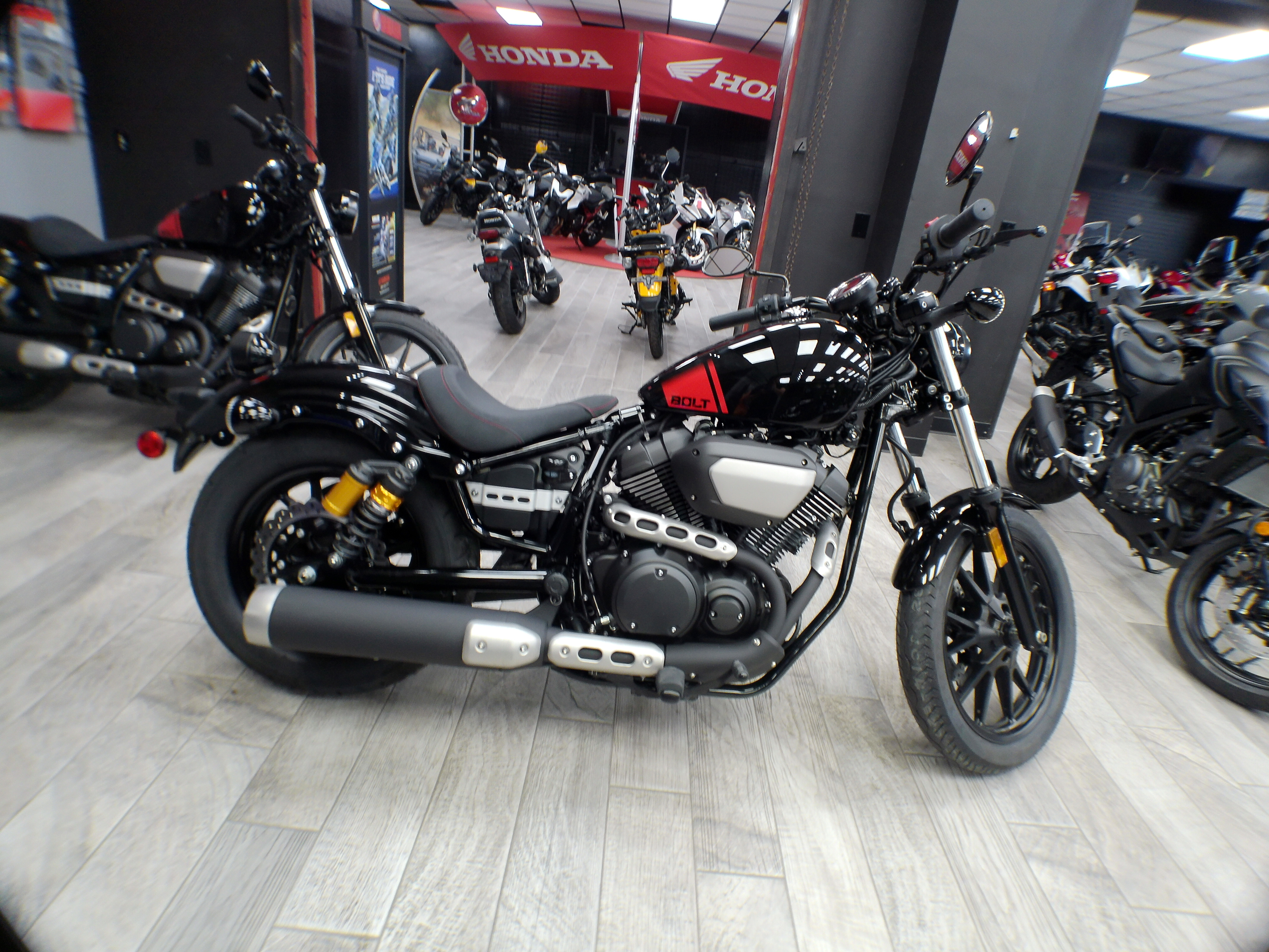 2025 Yamaha Bolt R-Spec - Photo 6