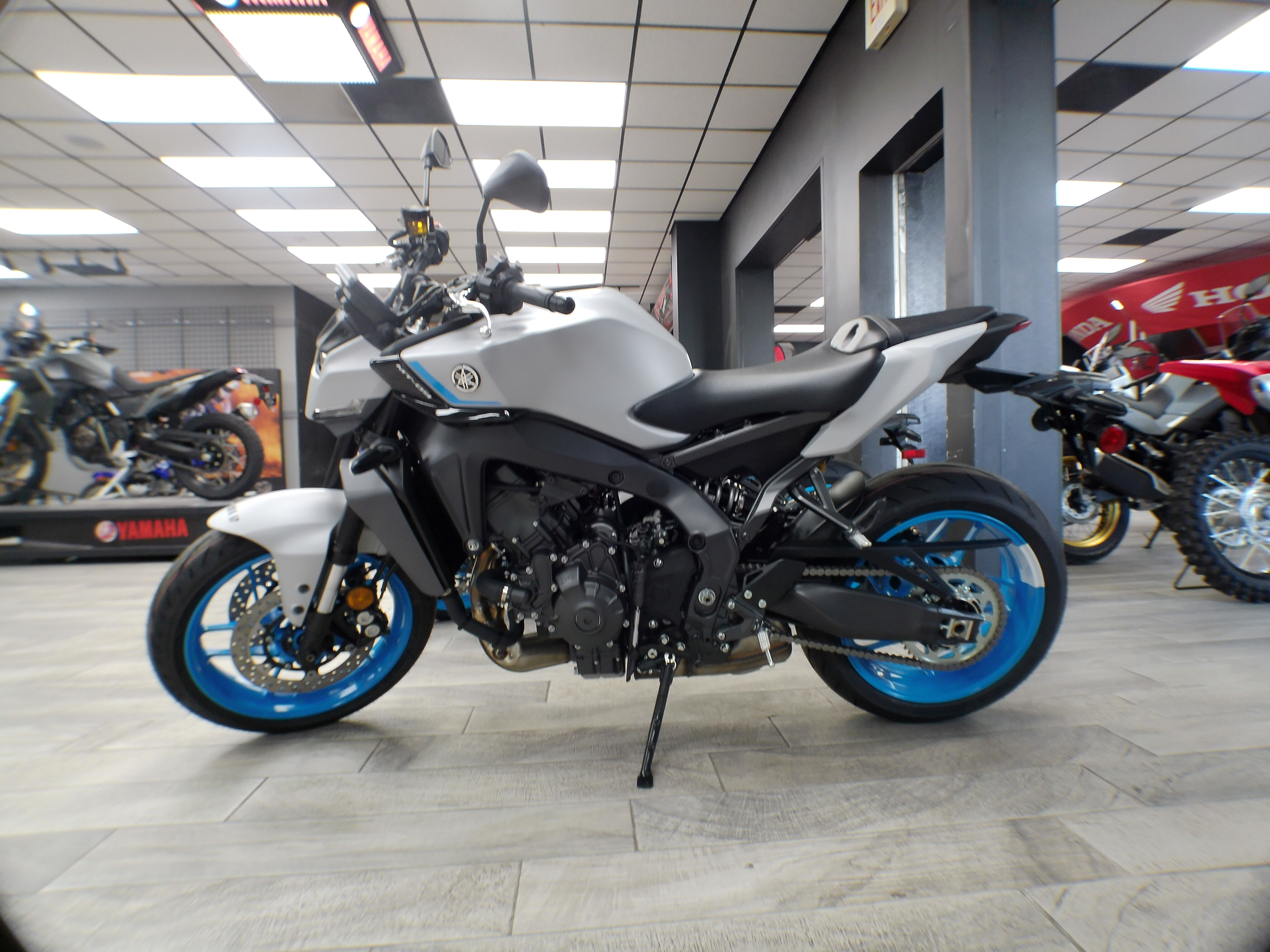 2025 Yamaha MT-09 - Photo 2