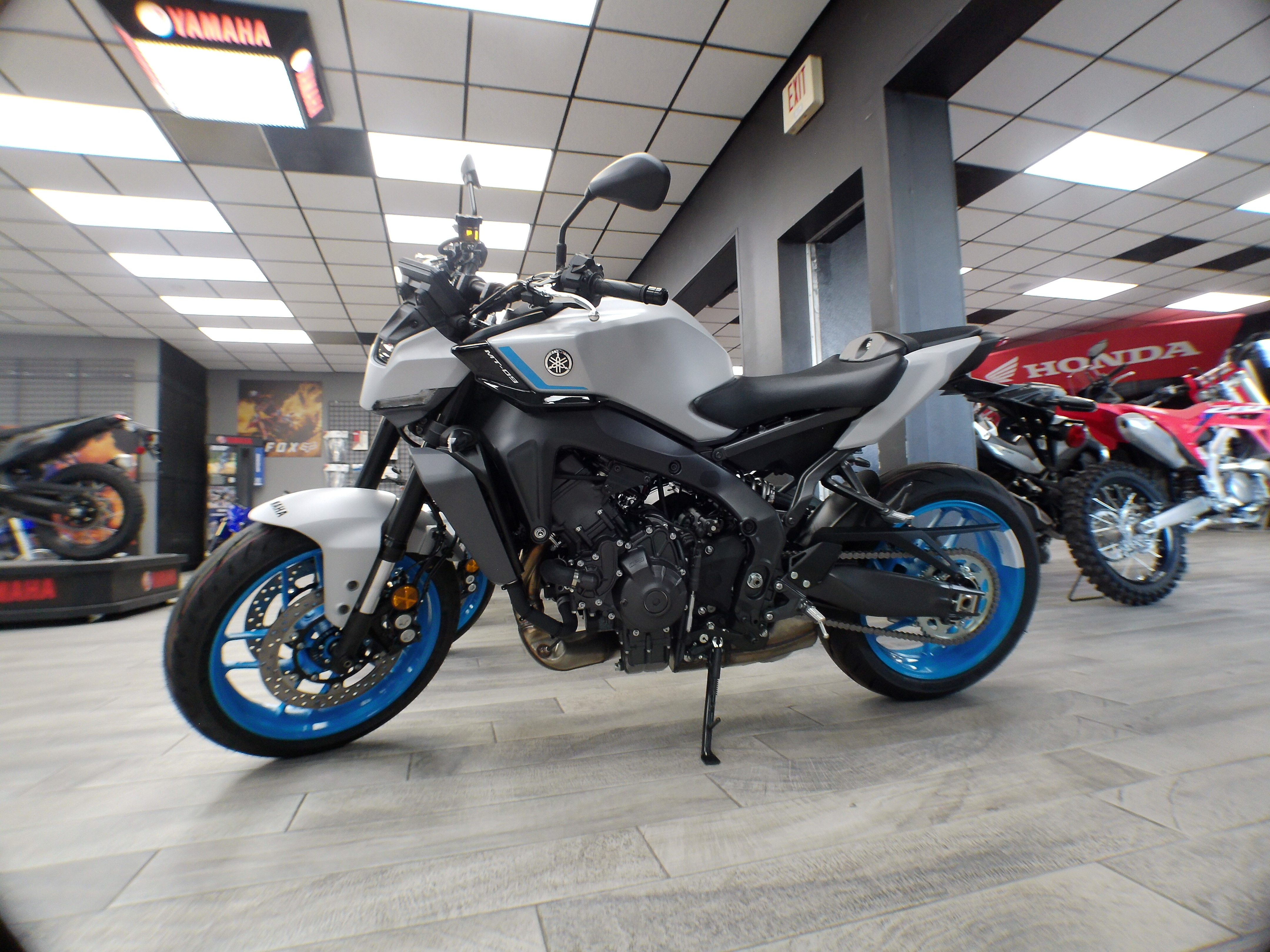 2025 Yamaha MT-09 - Photo 8