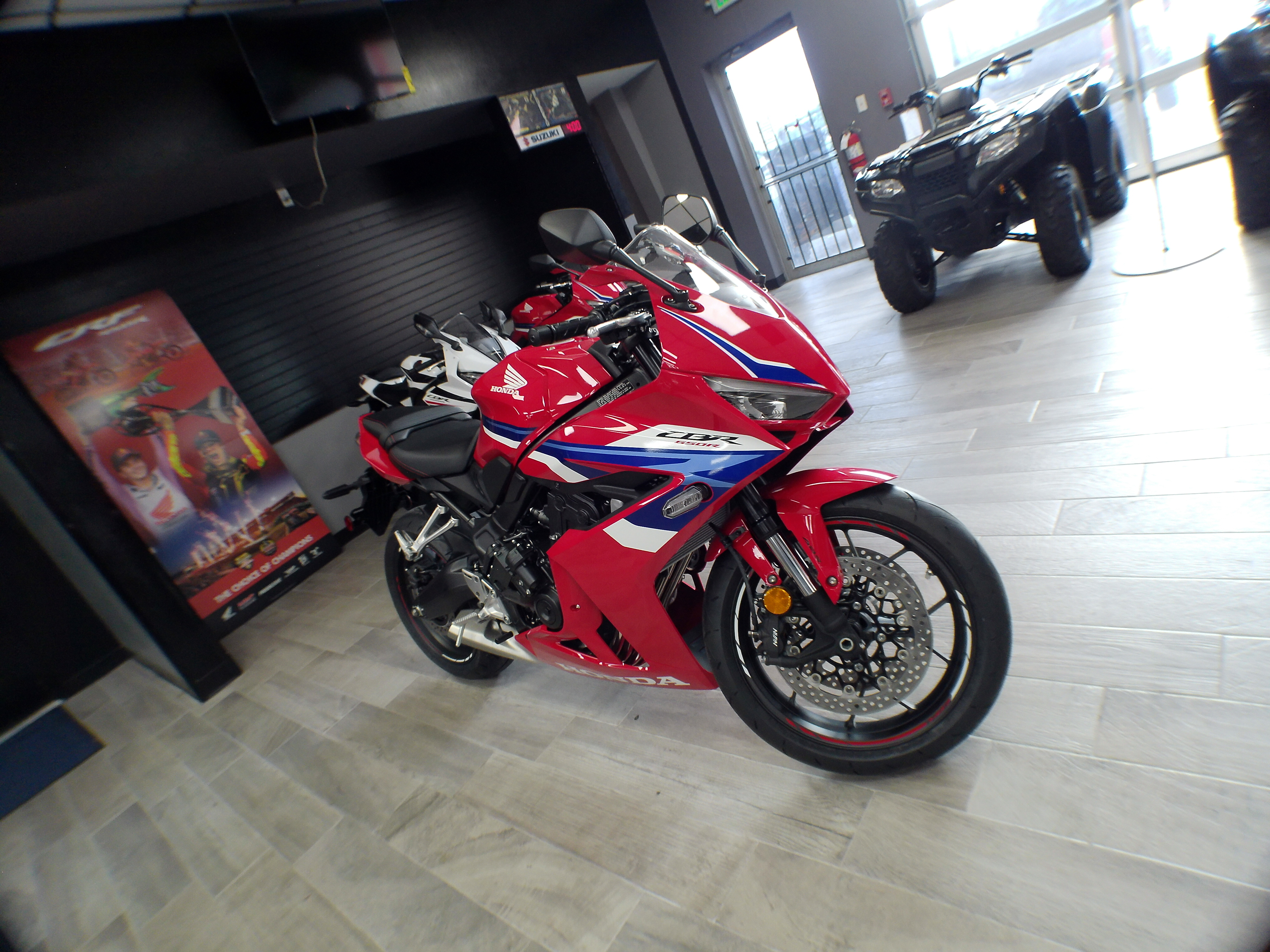 2025 Honda CBR650R - Photo 3