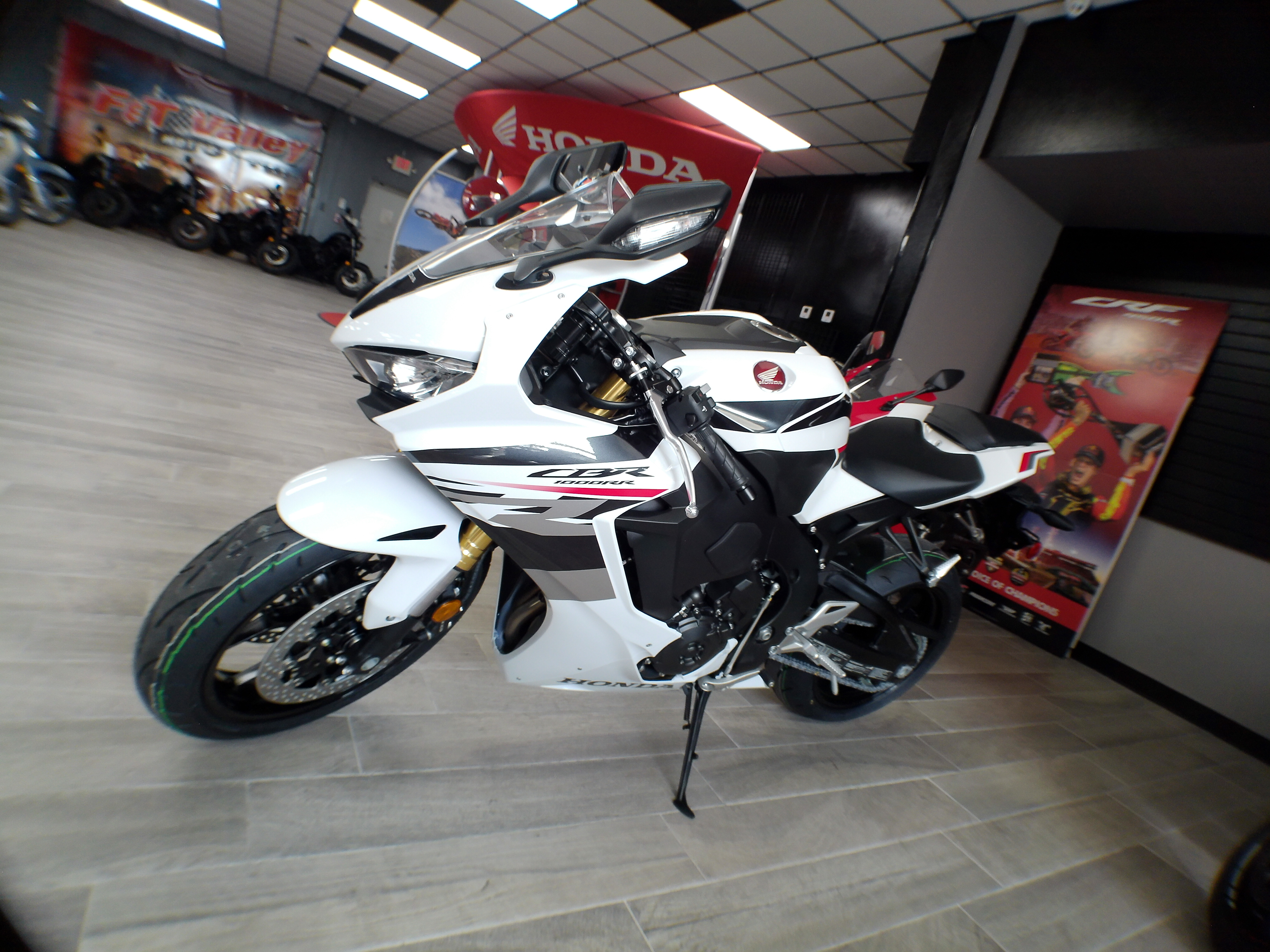 2026 Honda CBR1000RR - Photo 2
