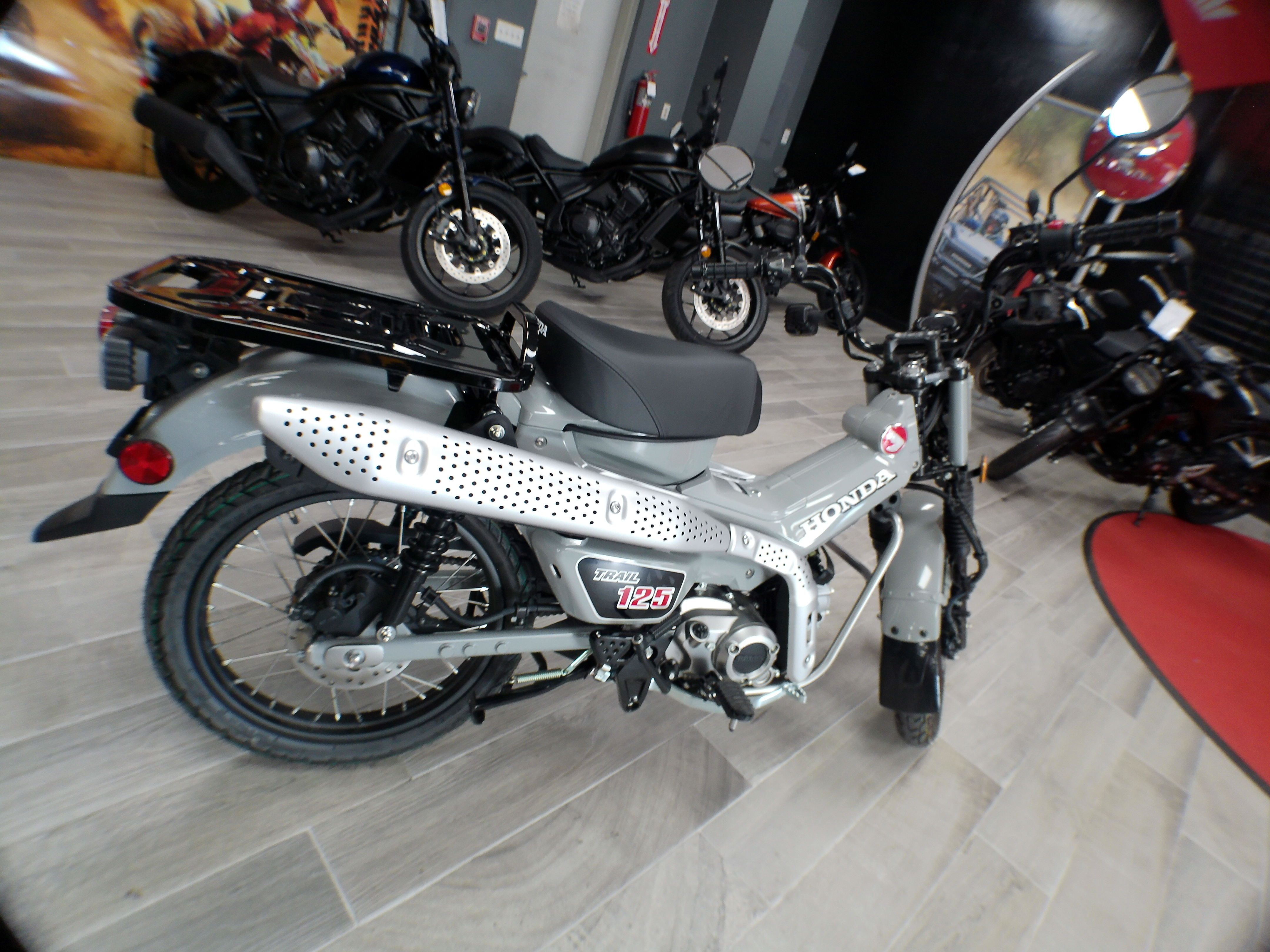 2025 Honda Trail 125 - Photo 4