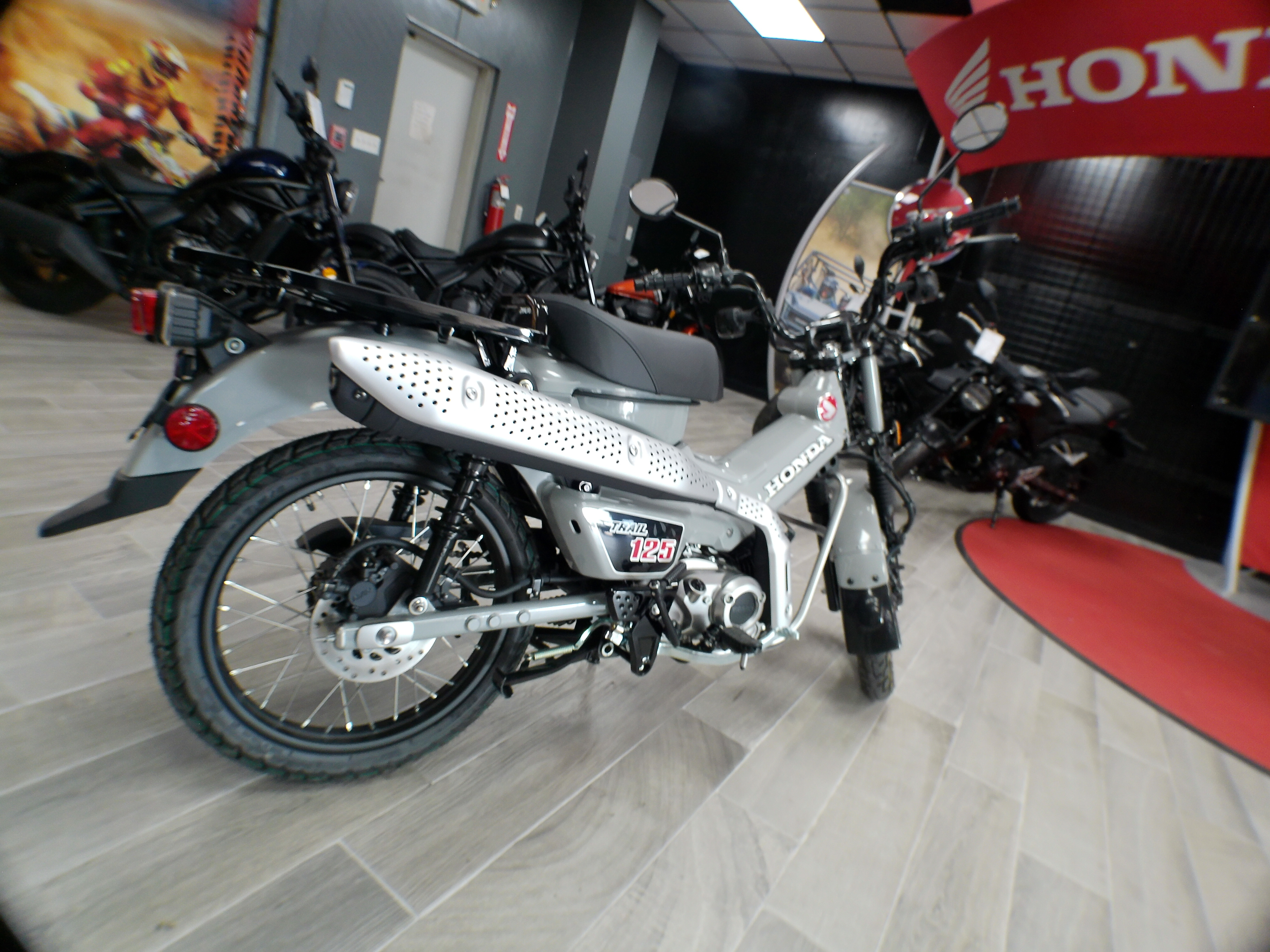 2025 Honda Trail 125 - Photo 10