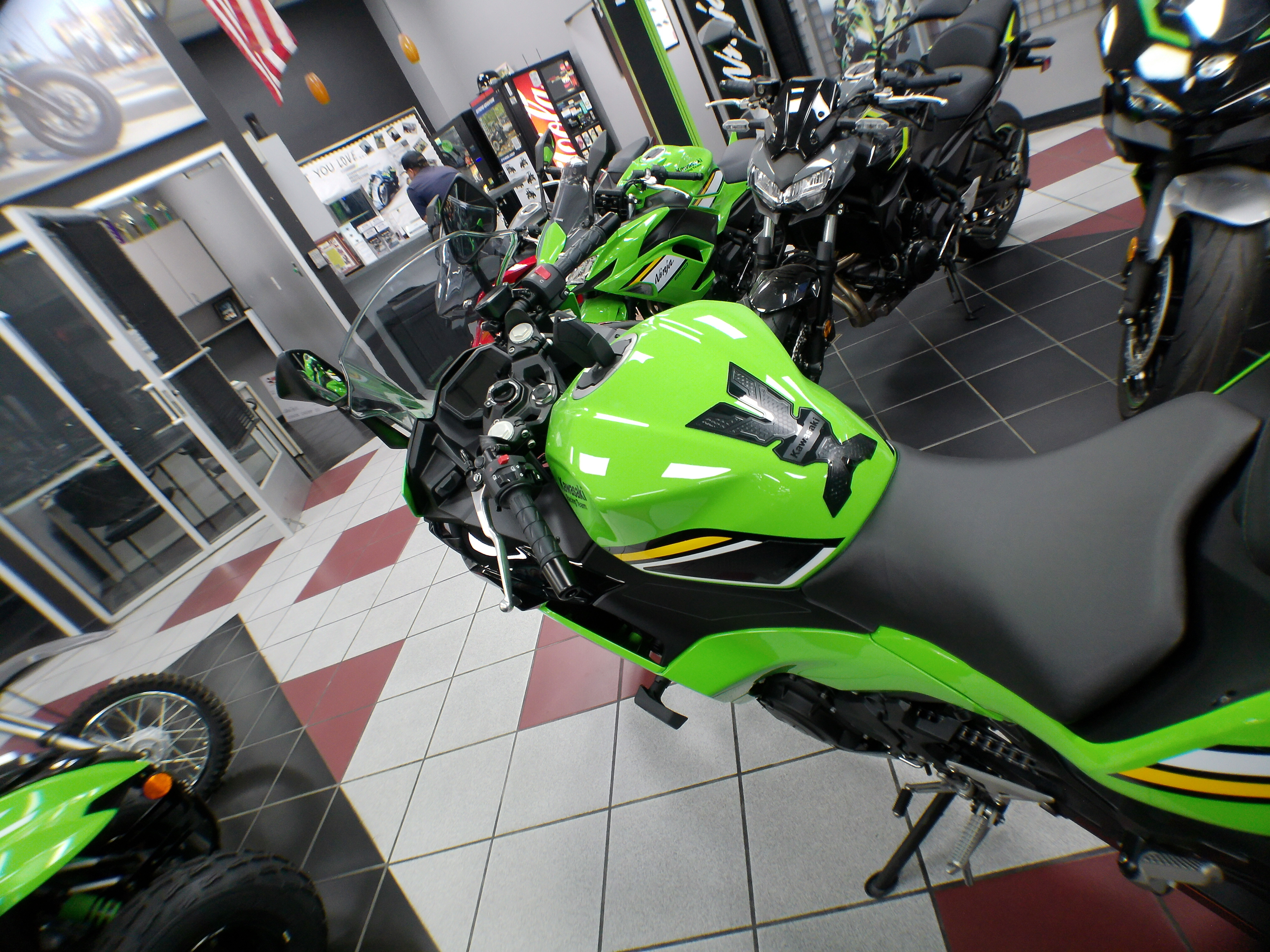 2025 Kawasaki Ninja 500 - Photo 2