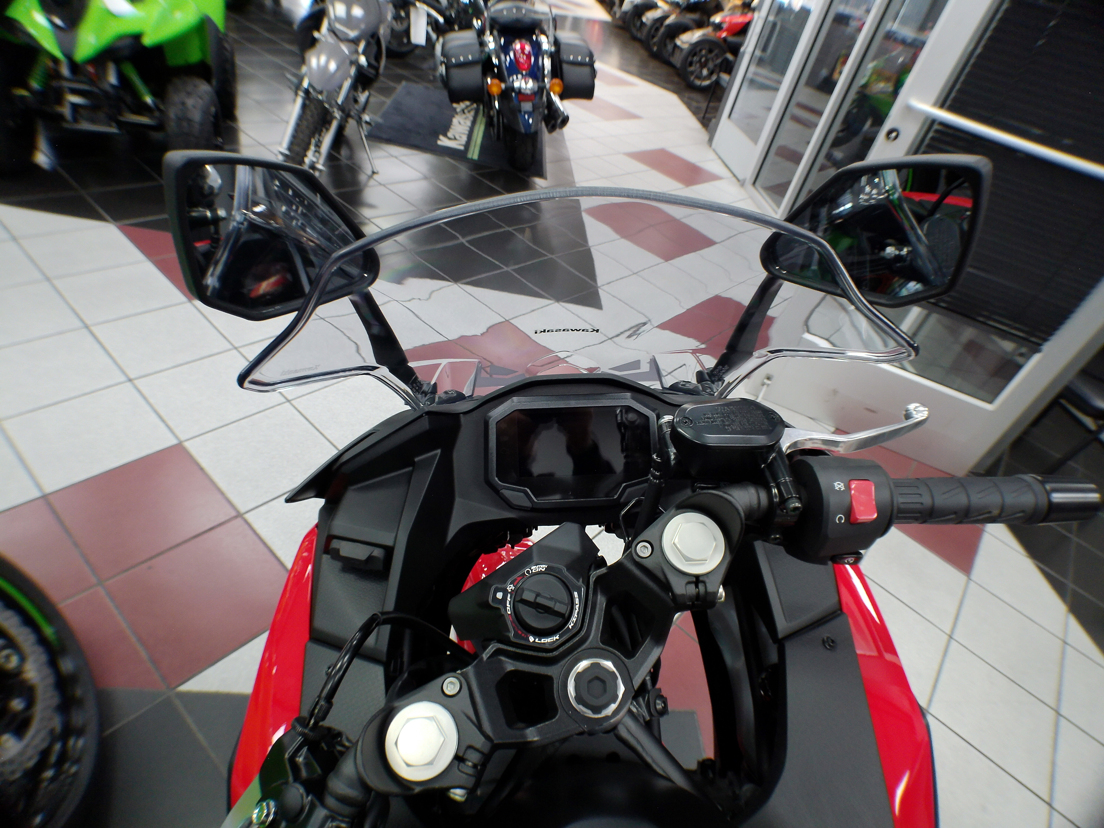 2025 Kawasaki Ninja 500 - Photo 3