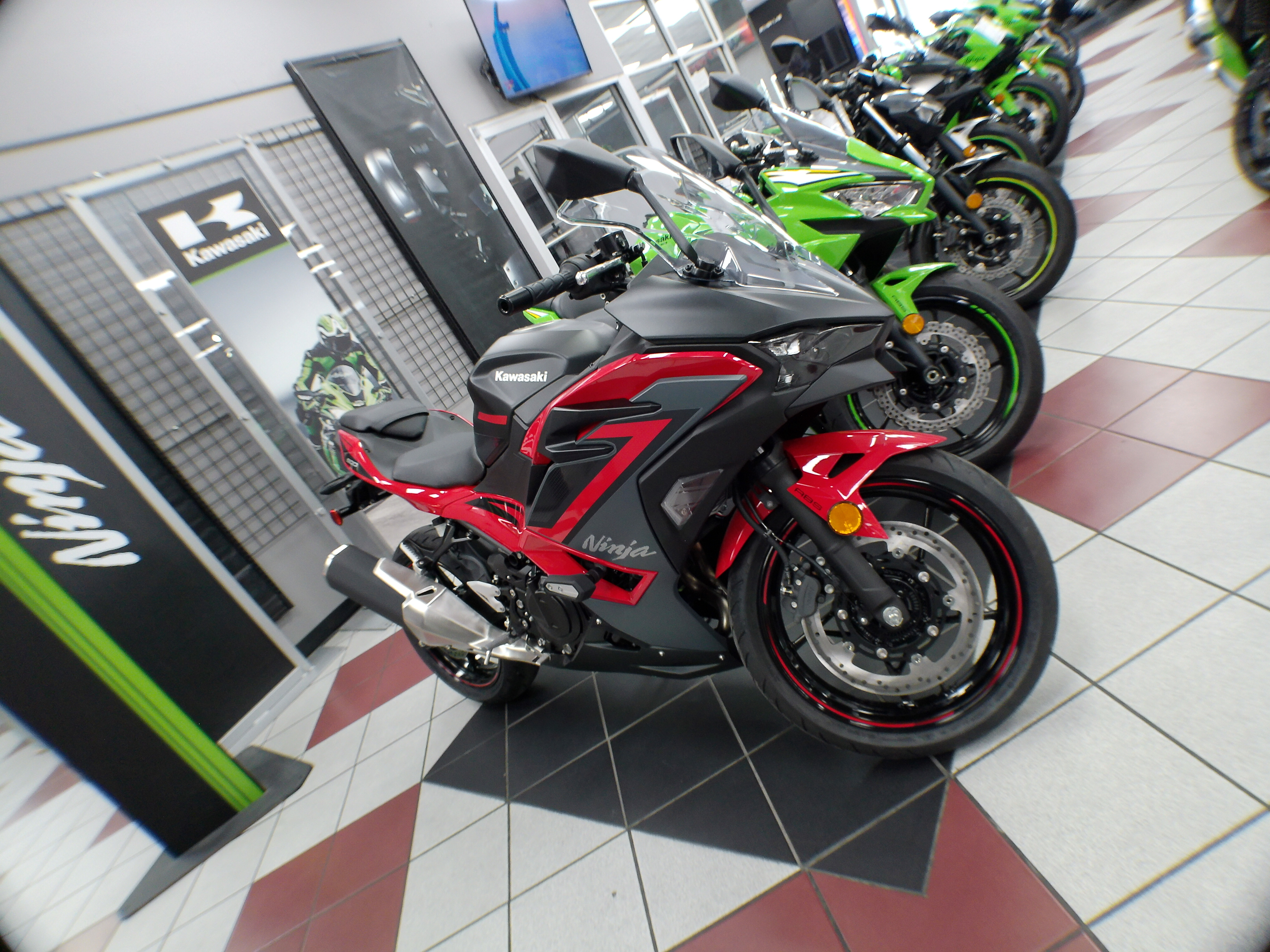 2025 Kawasaki Ninja 500 - Photo 8