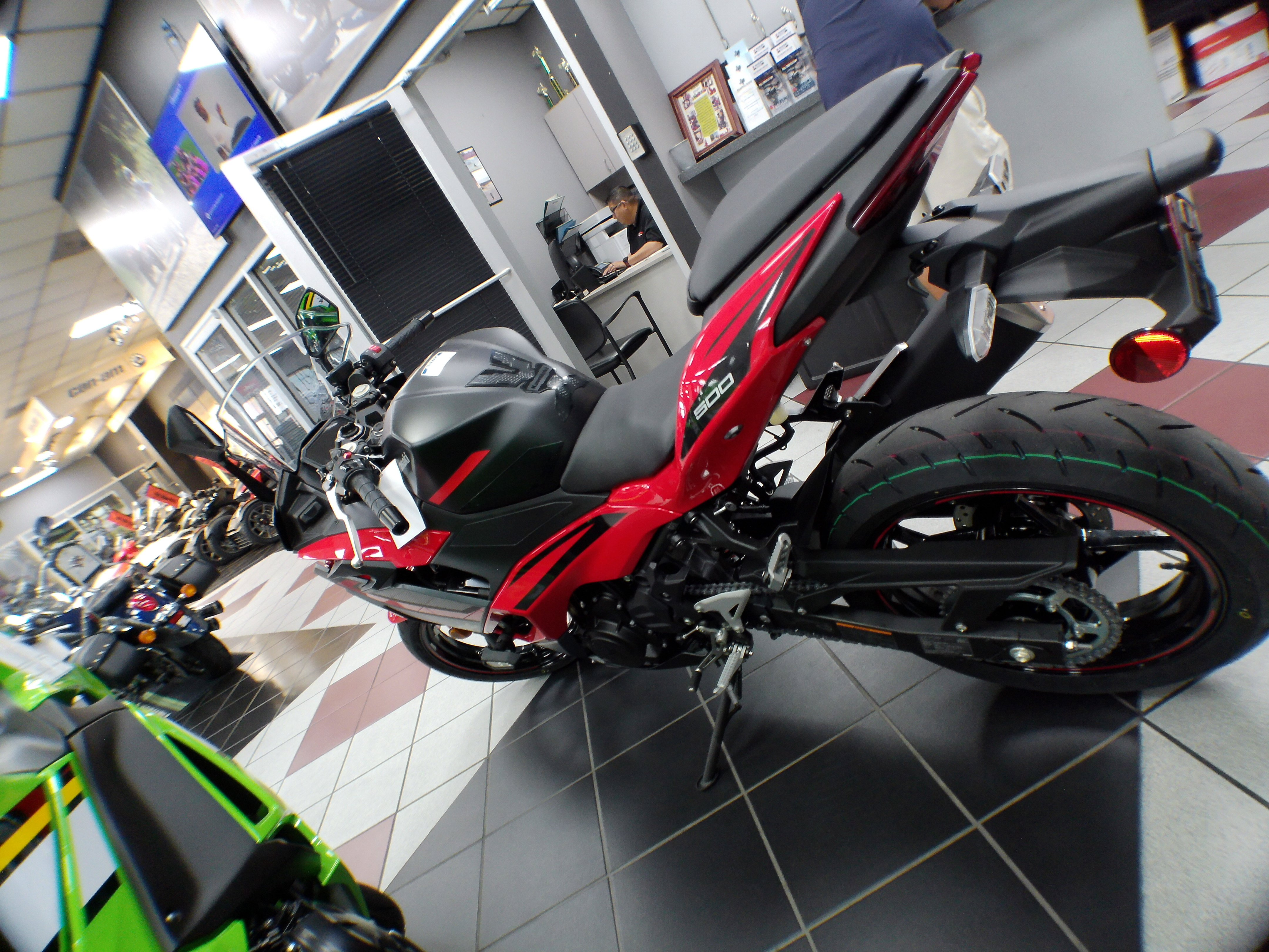 2025 Kawasaki Ninja 500 - Photo 2