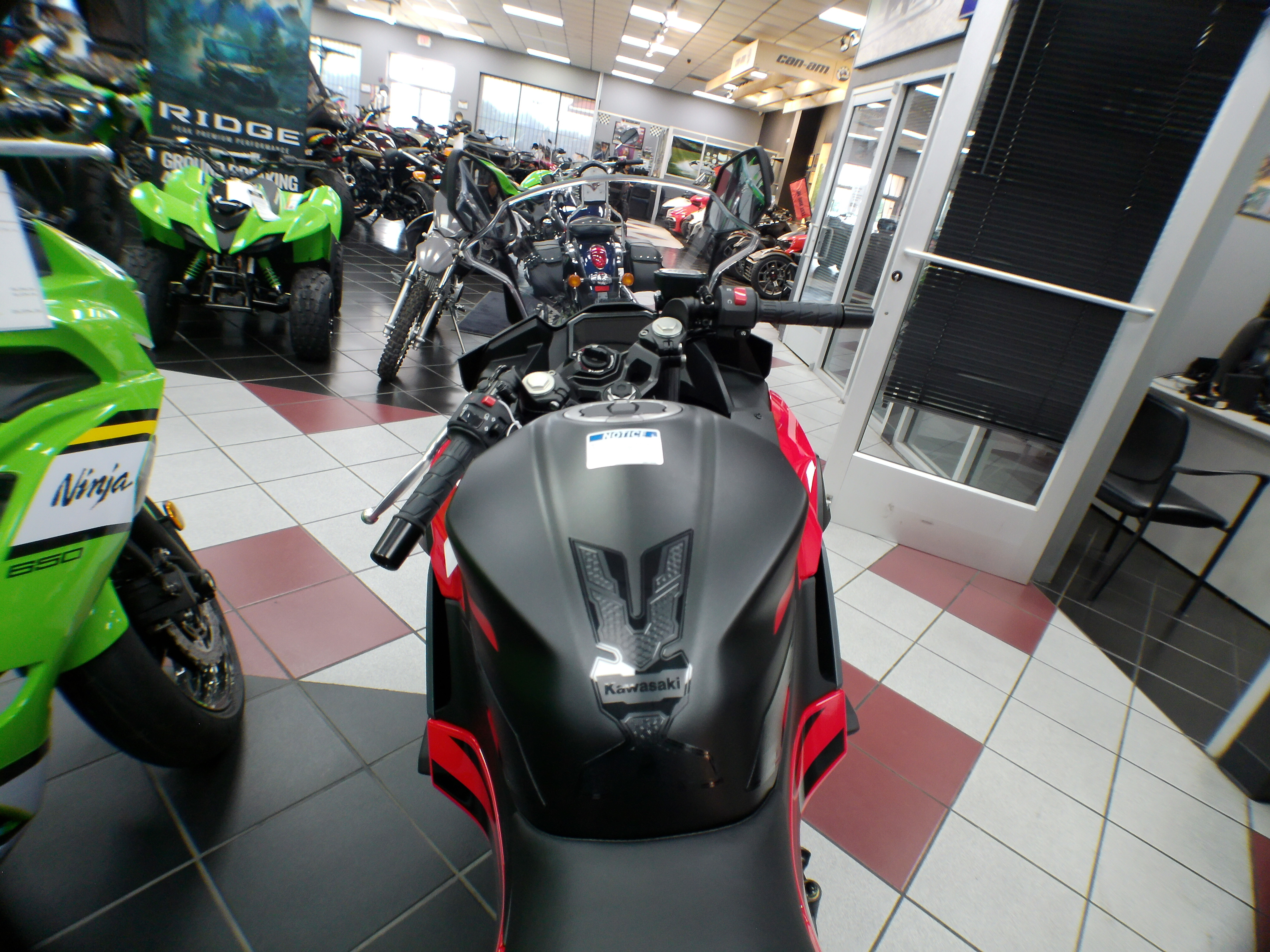 2025 Kawasaki Ninja 500 - Photo 4