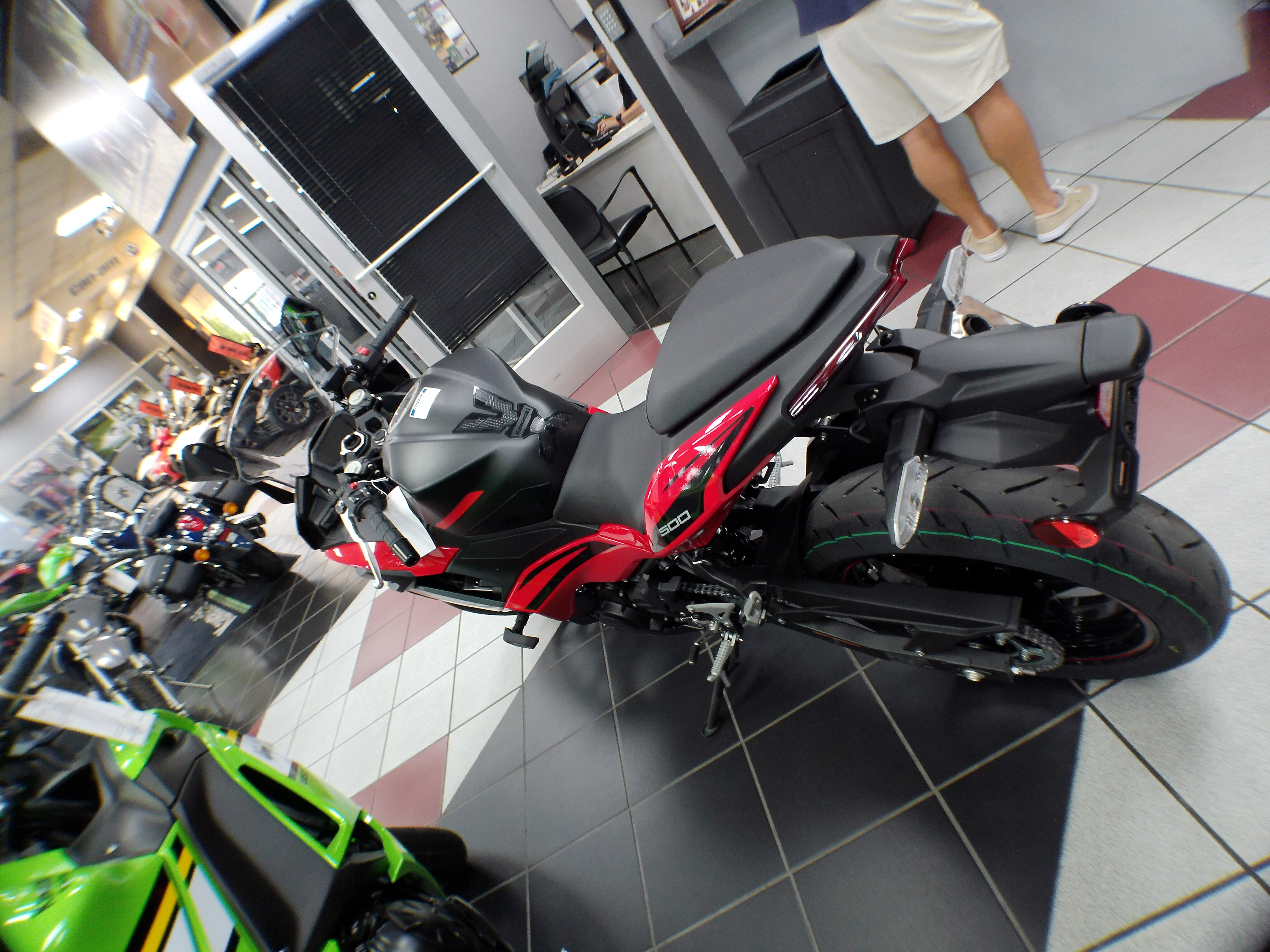 2025 Kawasaki Ninja 500 - Photo 6