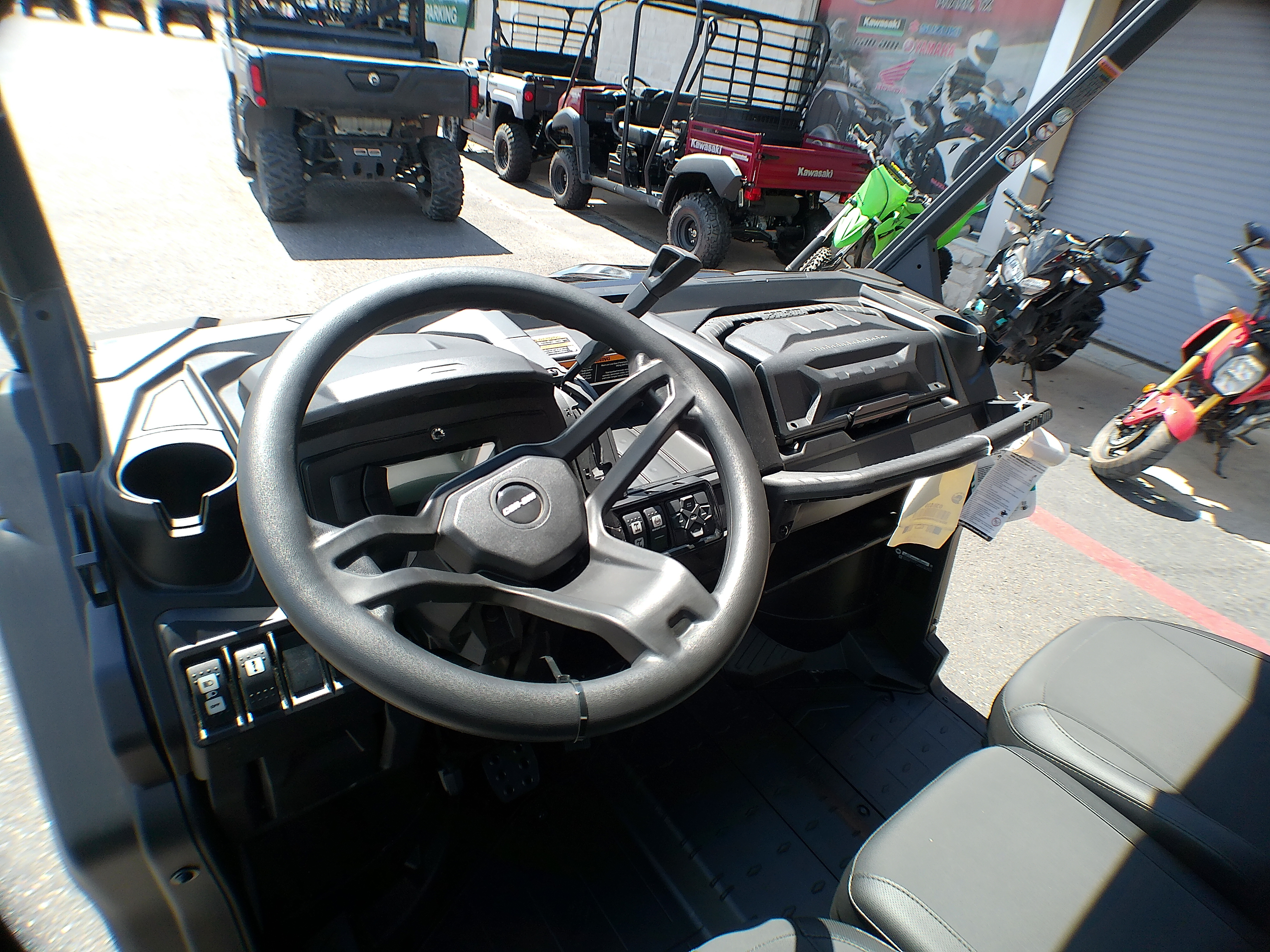 2025 Can-Am SSV DEF MAX XT 62 HD9 BK 25 - Photo 12