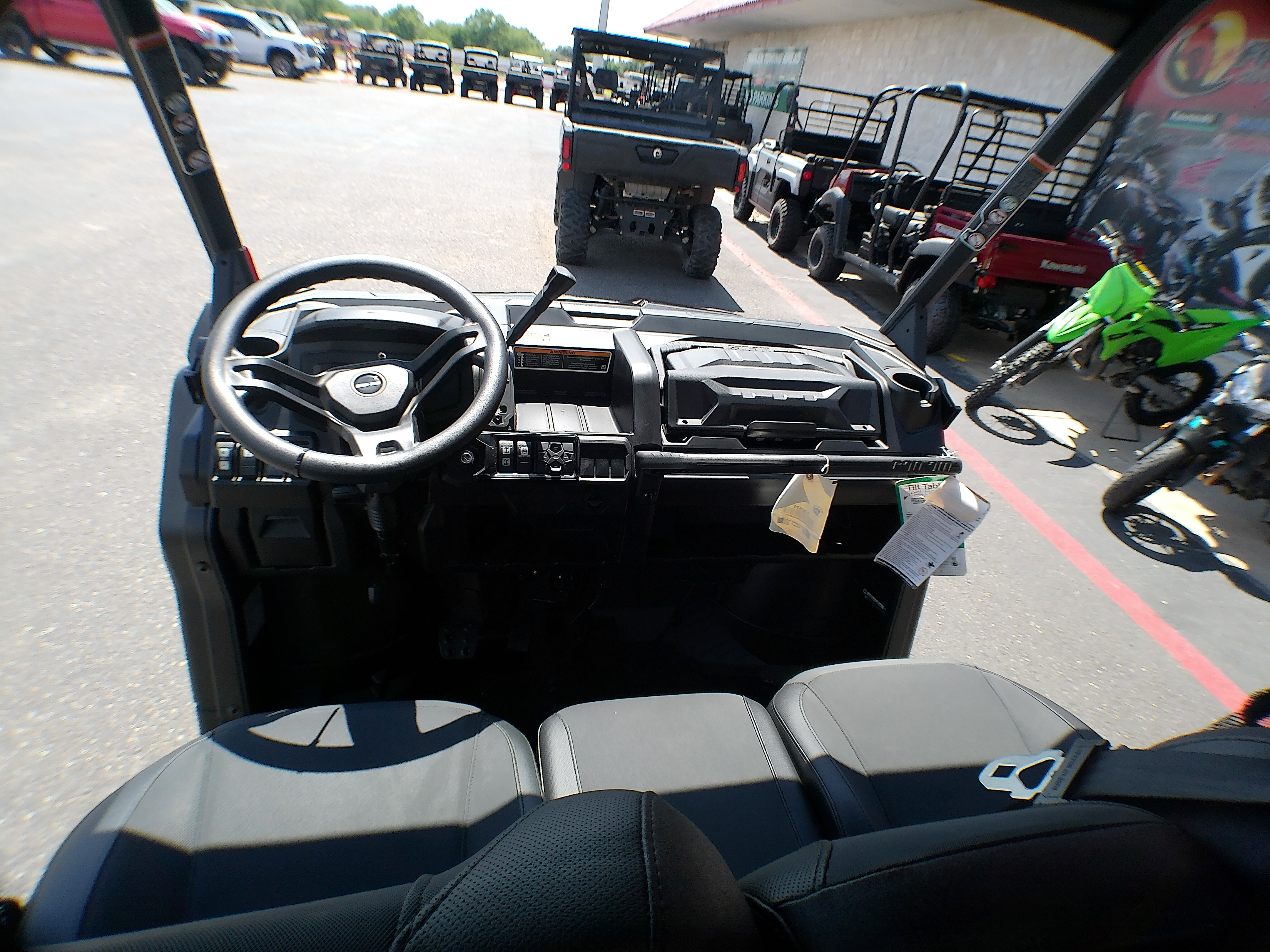 2025 Can-Am SSV DEF MAX XT 62 HD9 BK 25 - Photo 5