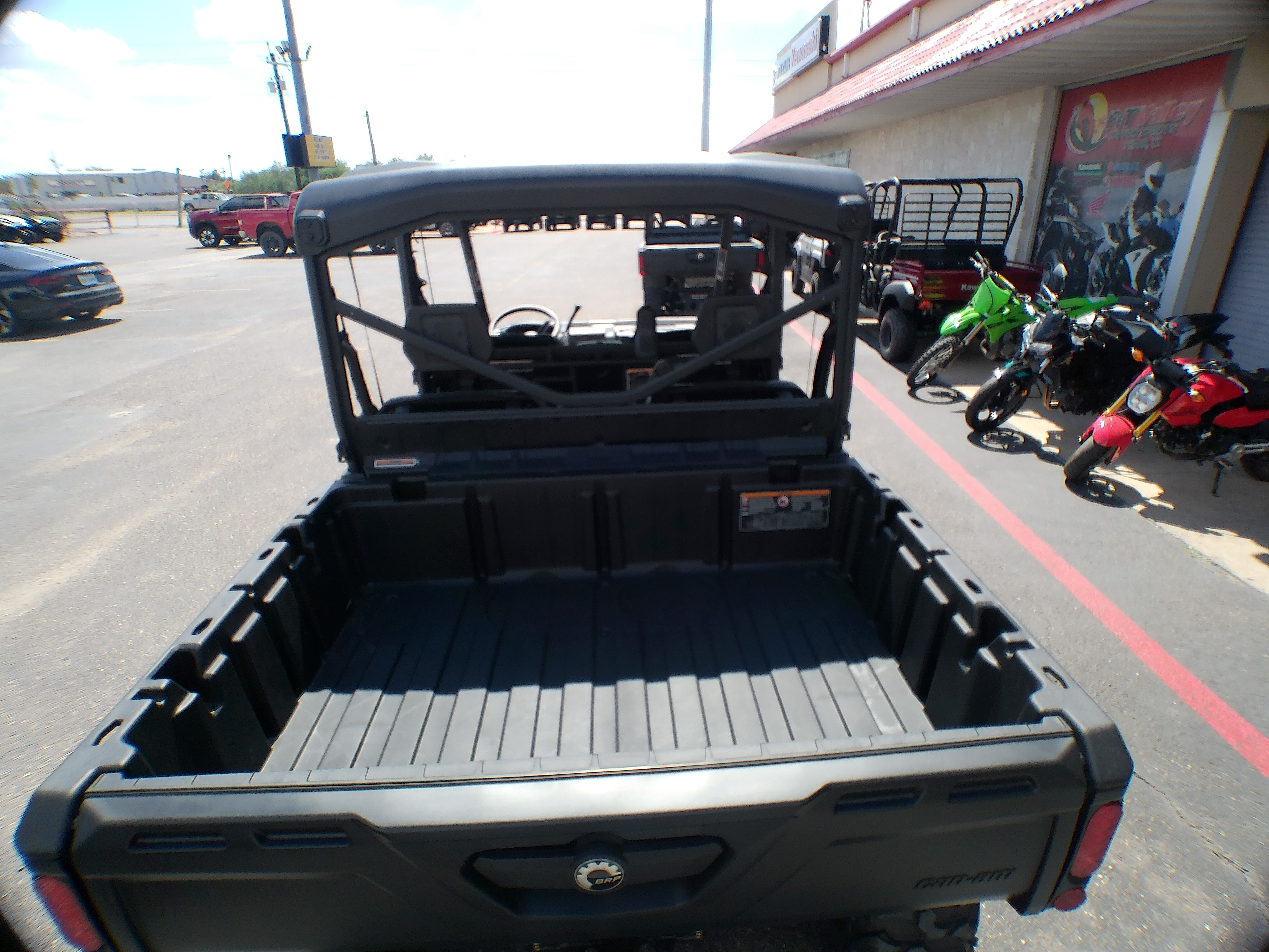 2025 Can-Am SSV DEF MAX XT 62 HD9 BK 25 - Photo 10