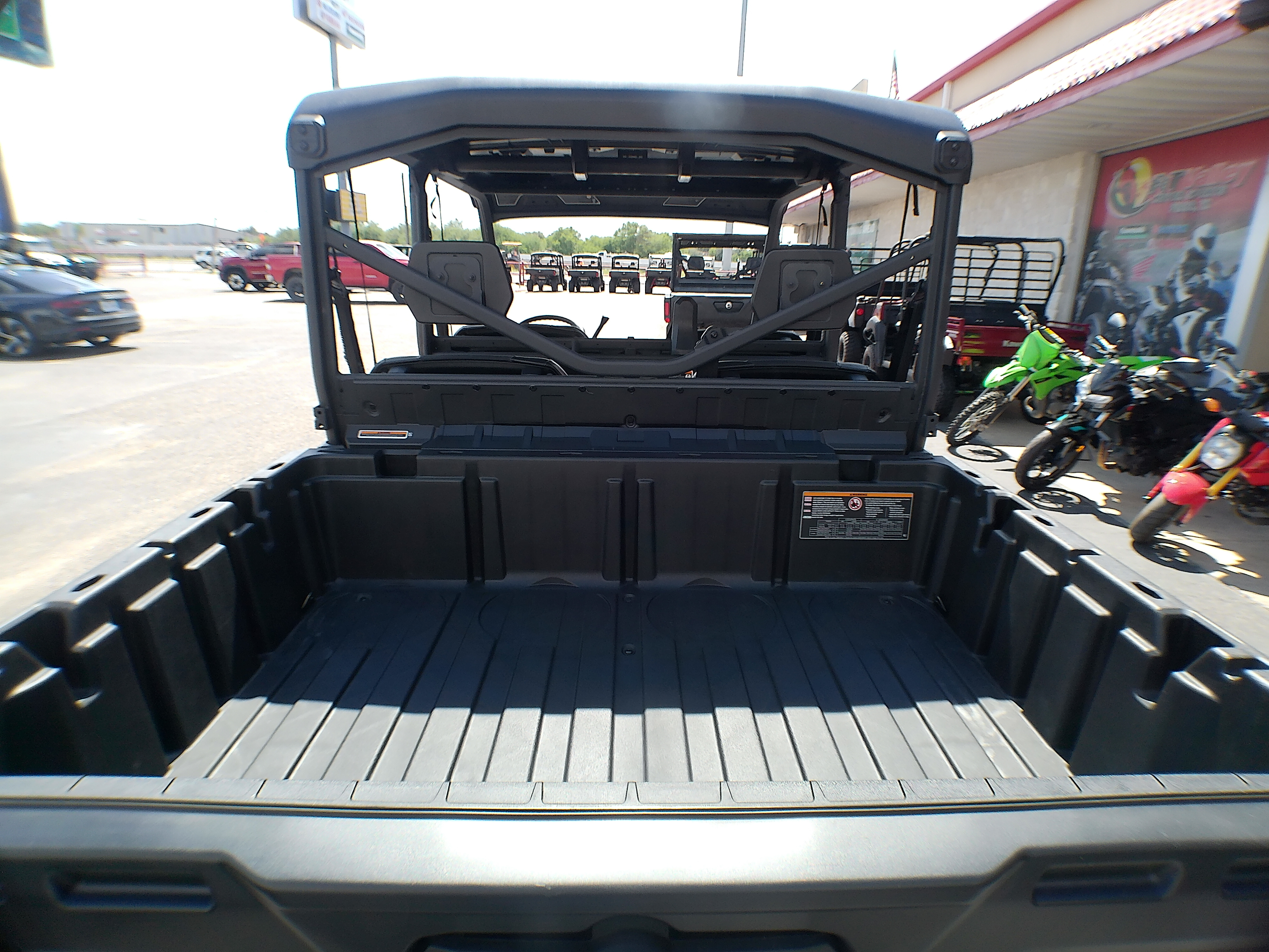 2025 Can-Am SSV DEF MAX XT 62 HD9 BK 25 - Photo 4