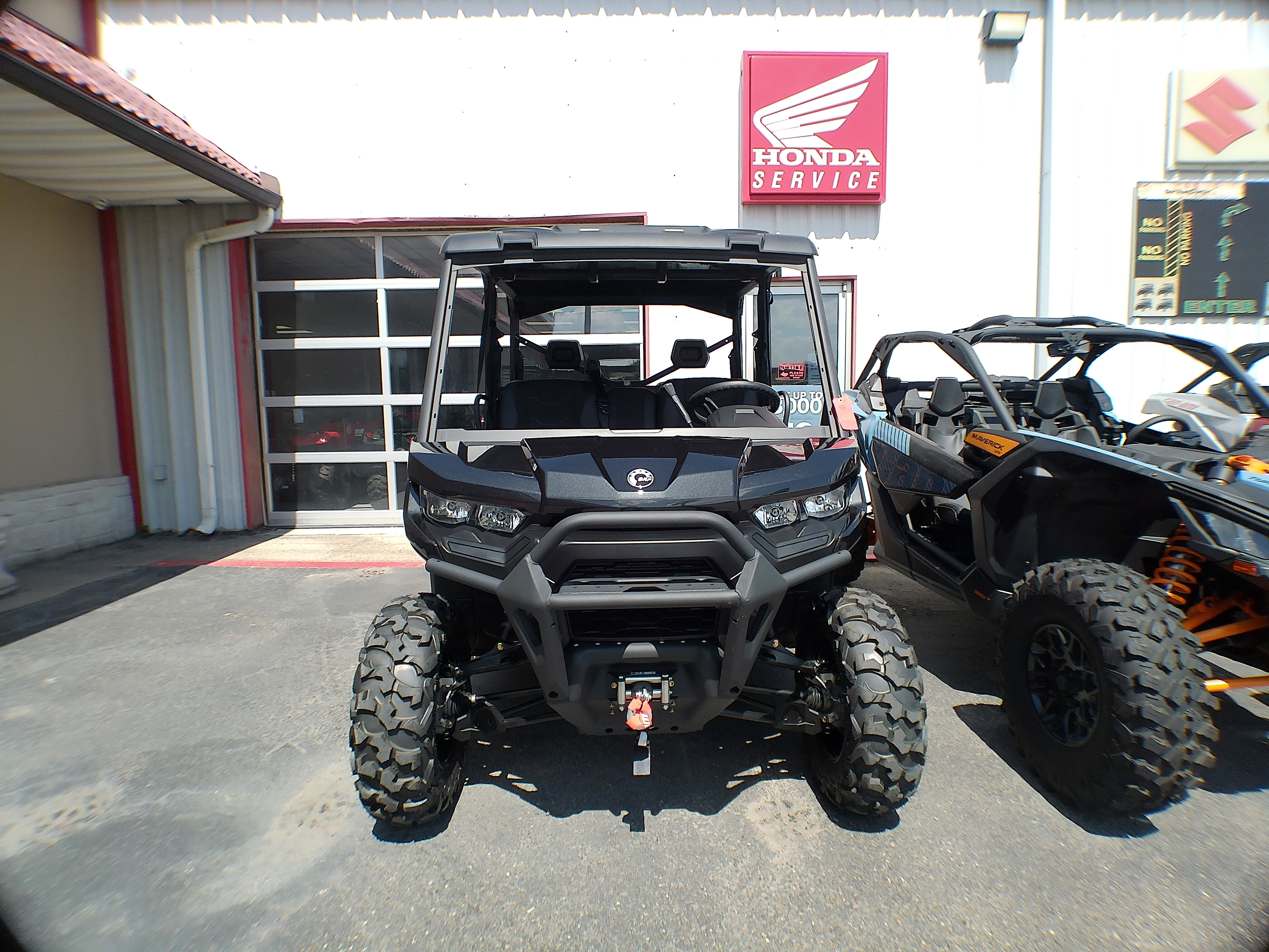 2025 Can-Am SSV DEF MAX XT 62 HD9 BK 25 - Photo 8