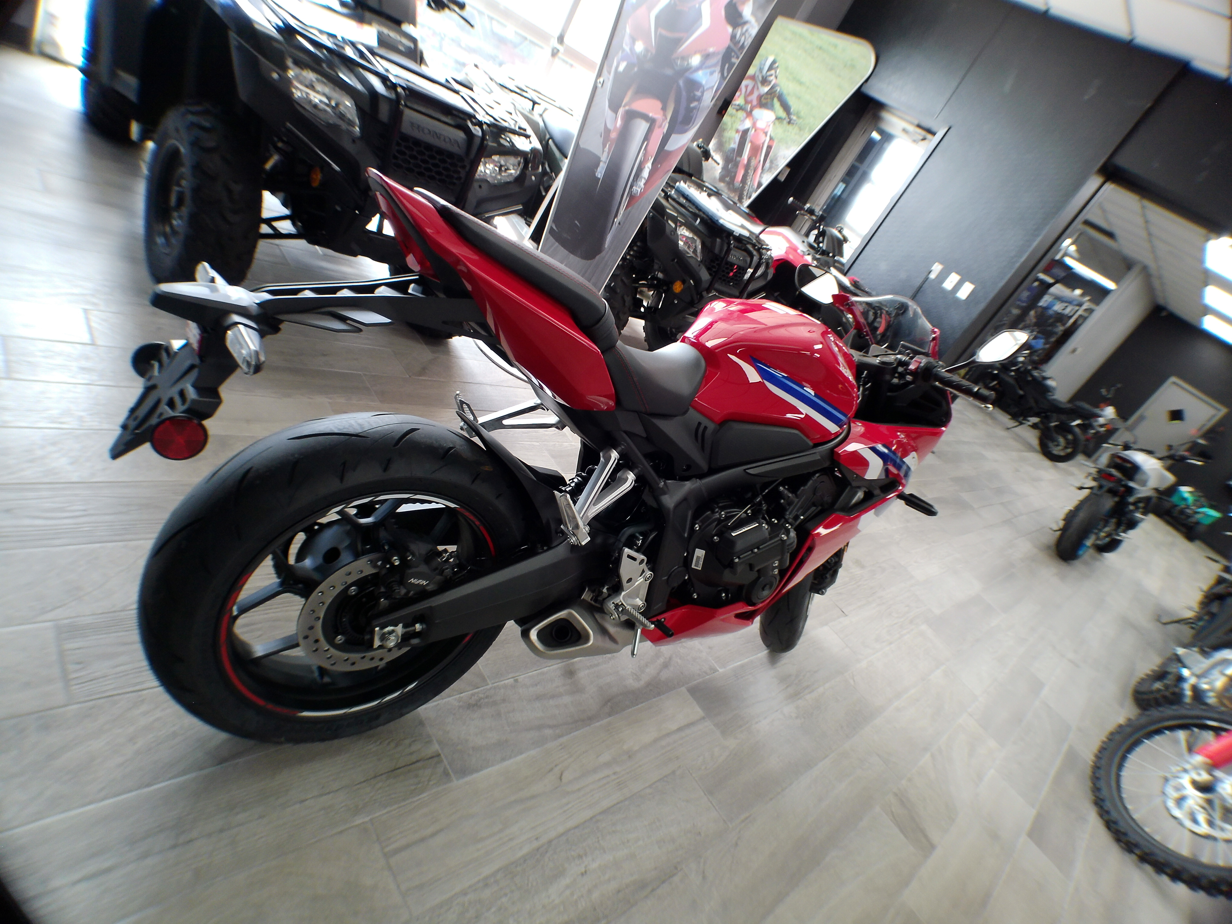 2025 Honda CBR650R - Photo 6