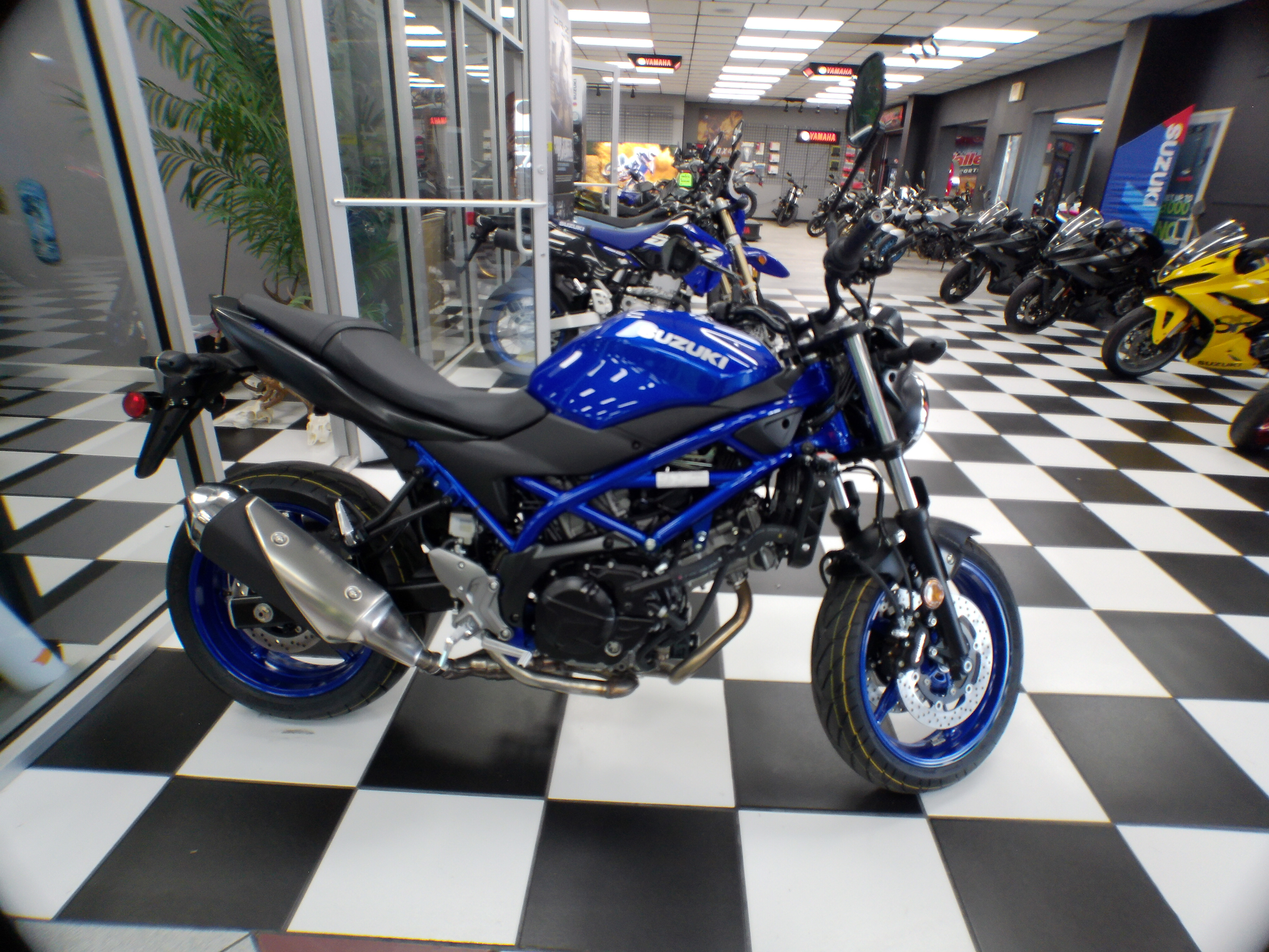 2026 Suzuki SV 650 - Photo 4