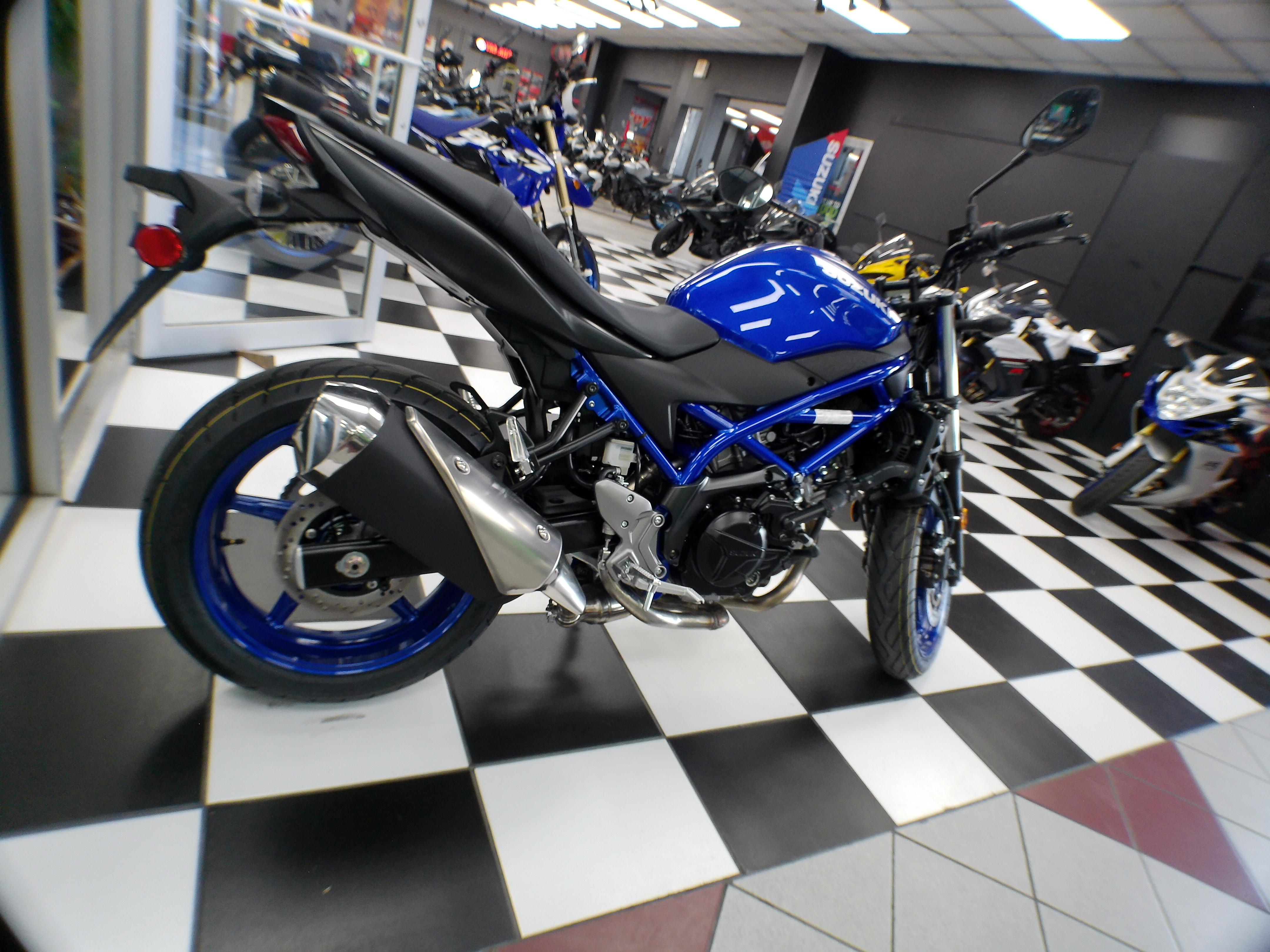 2026 Suzuki SV 650 - Photo 2
