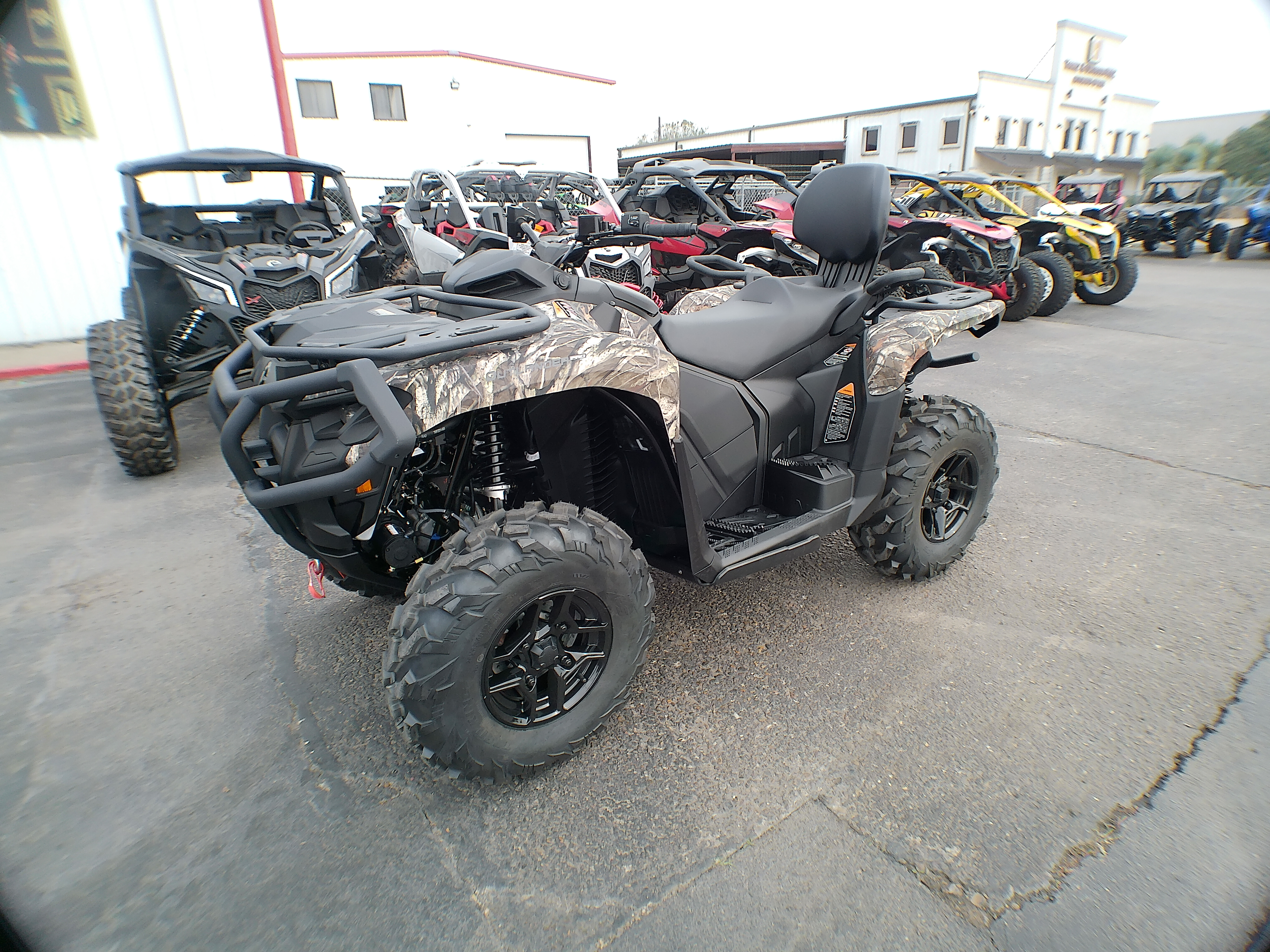 2025 Can-Am OUTL MAX PRO MOS HD7