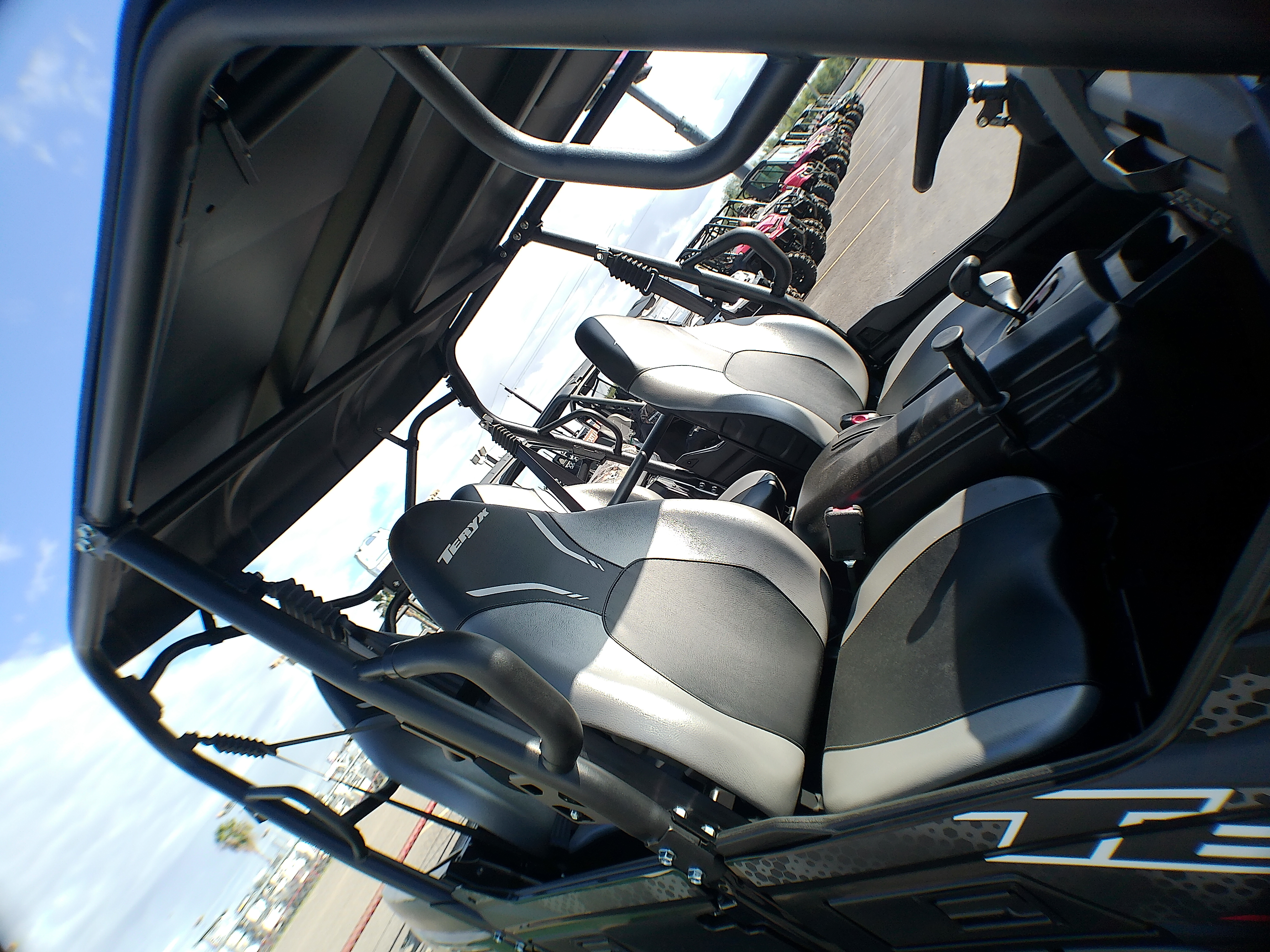 2025 Kawasaki Teryx4 - Photo 5