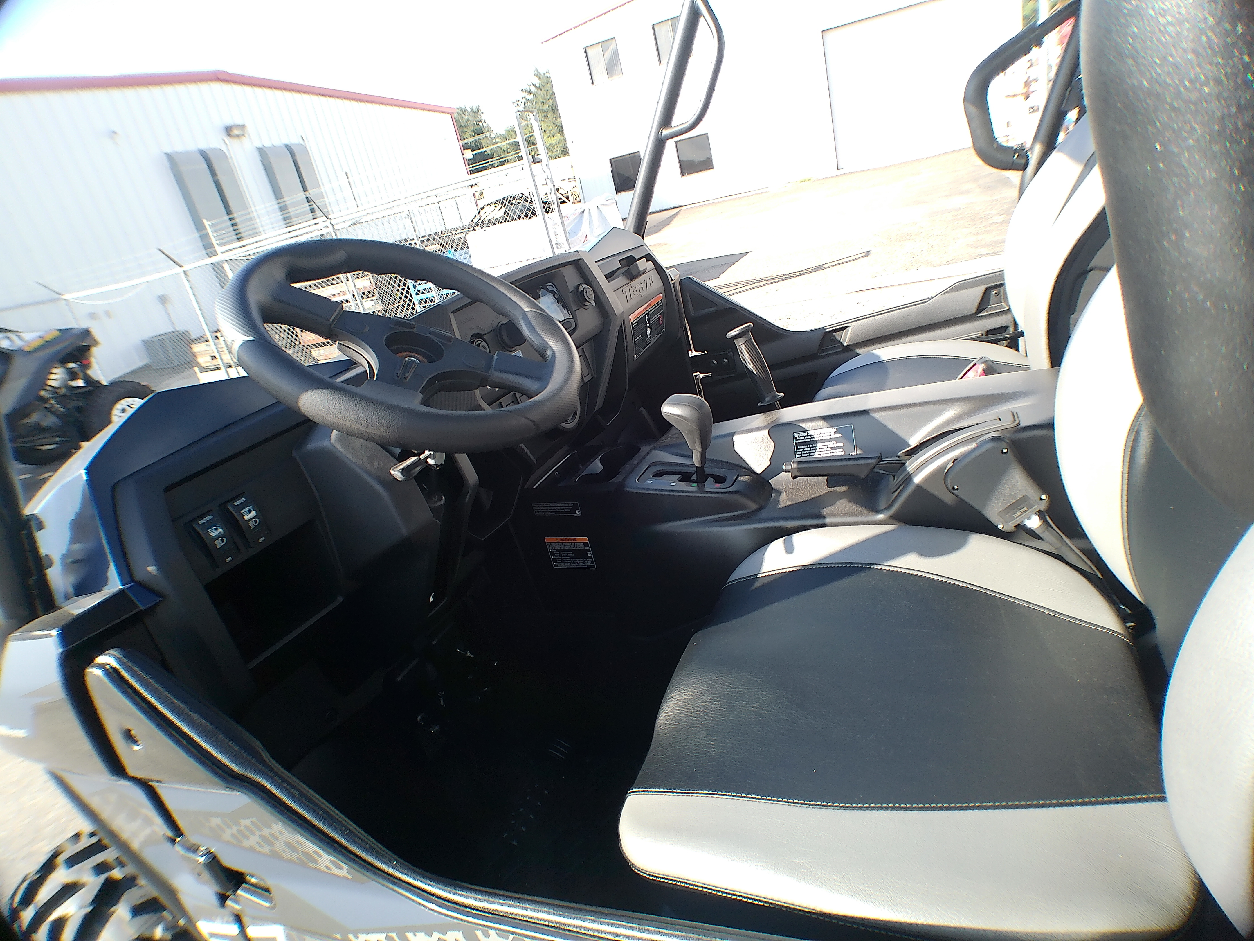 2025 Kawasaki Teryx4 - Photo 3