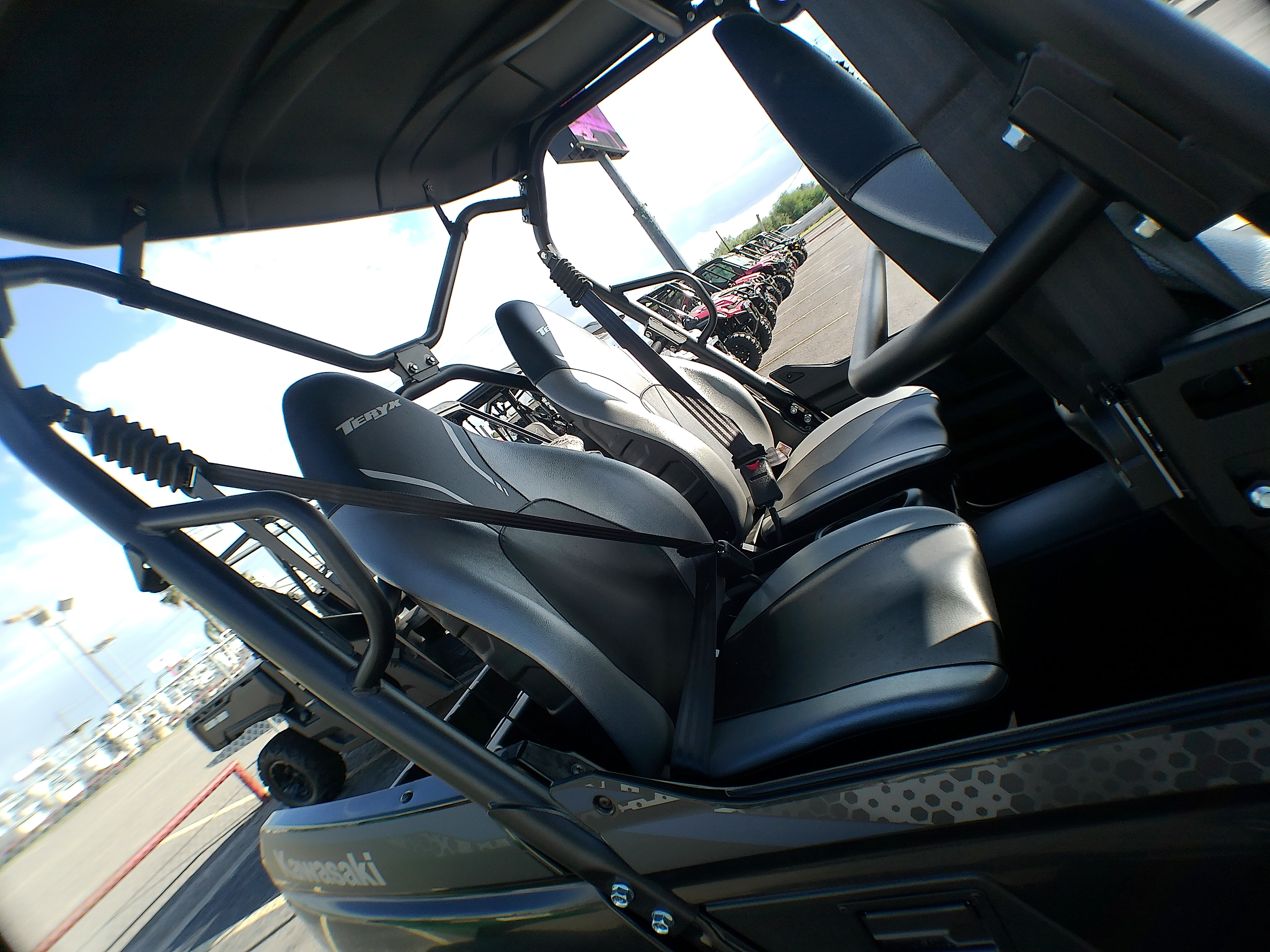 2025 Kawasaki Teryx4 - Photo 2