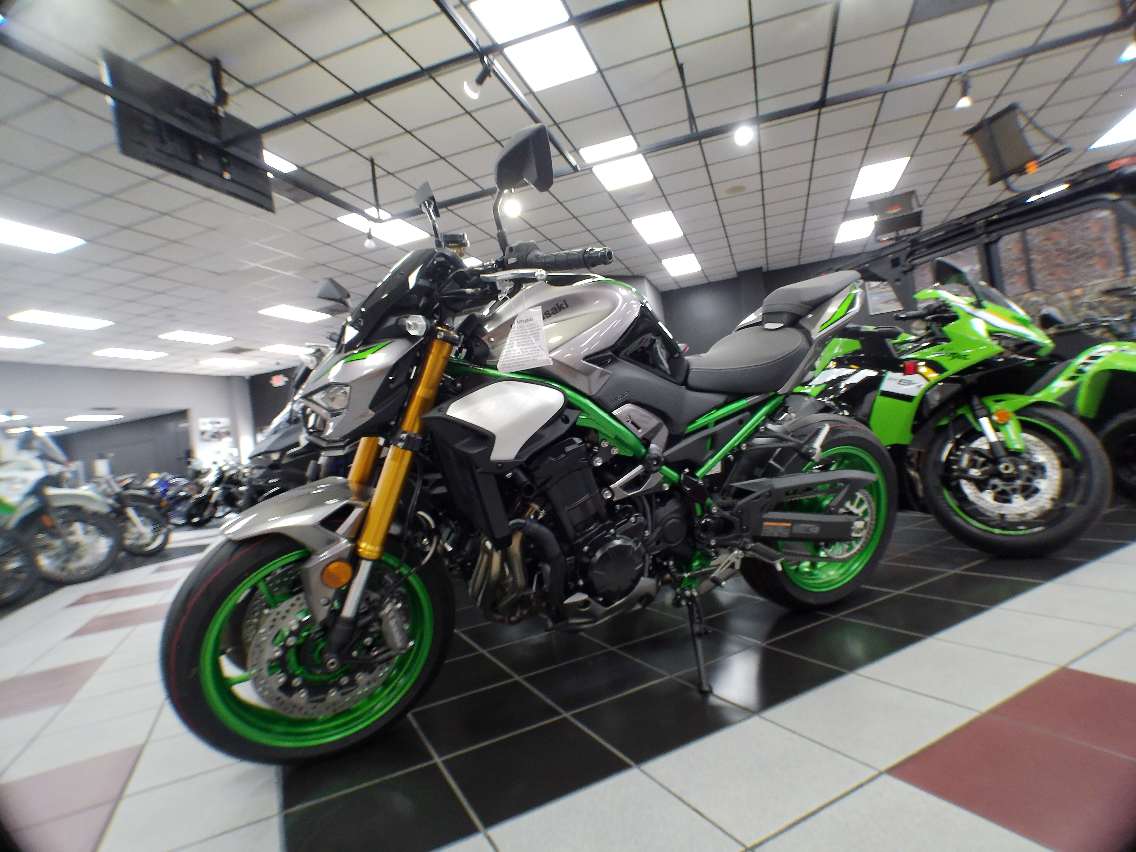 2025 Kawasaki Z900 SE ABS - Photo 7