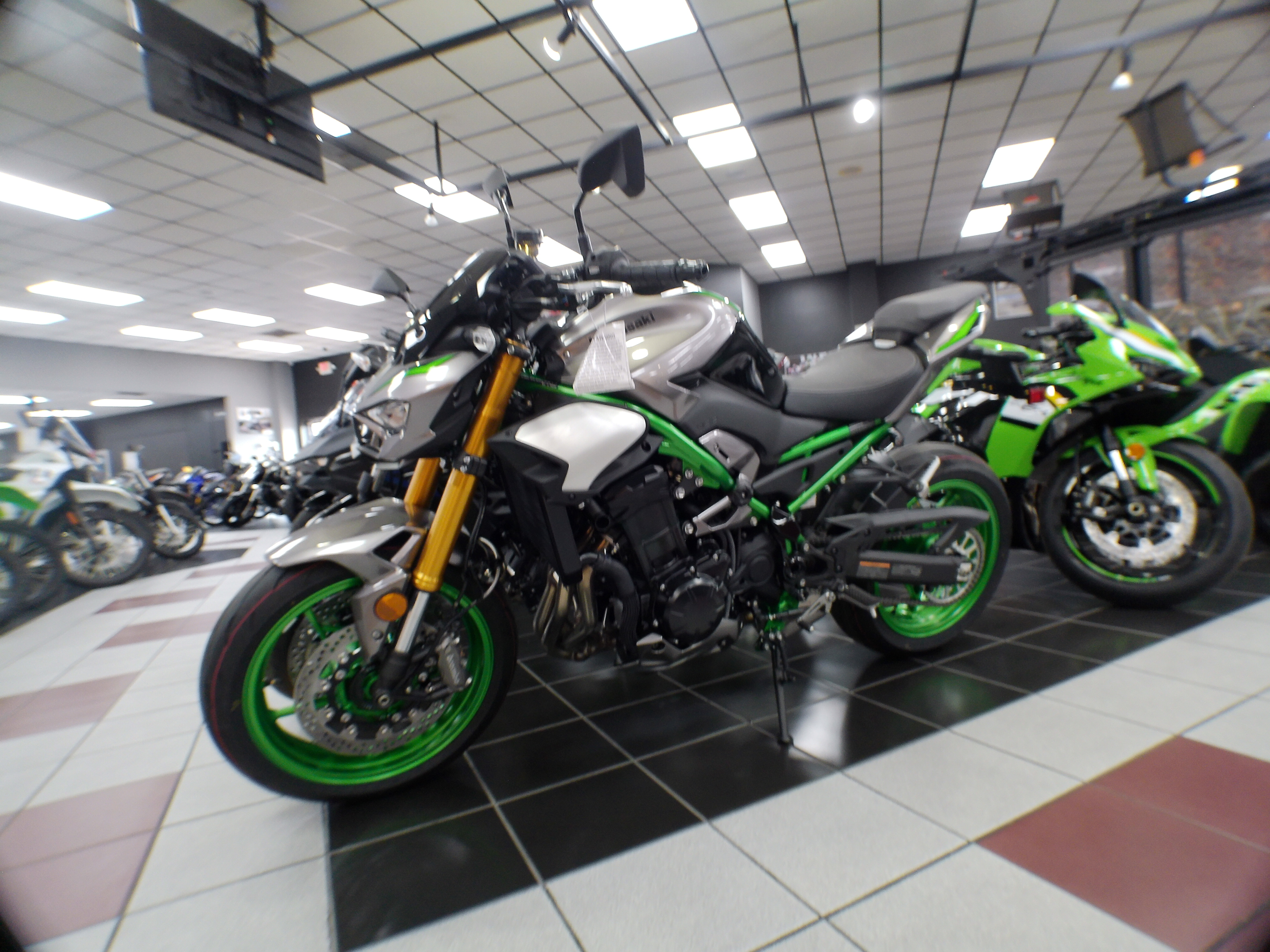 2025 Kawasaki Z900 SE ABS - Photo 9