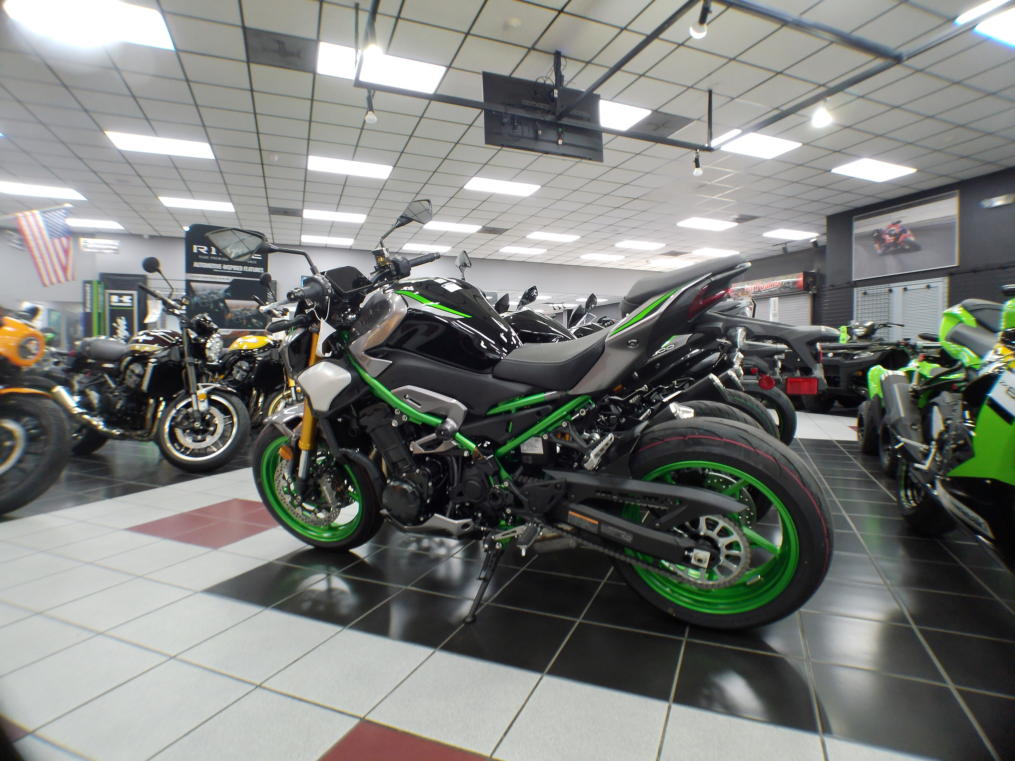 2025 Kawasaki Z900 SE ABS - Photo 5