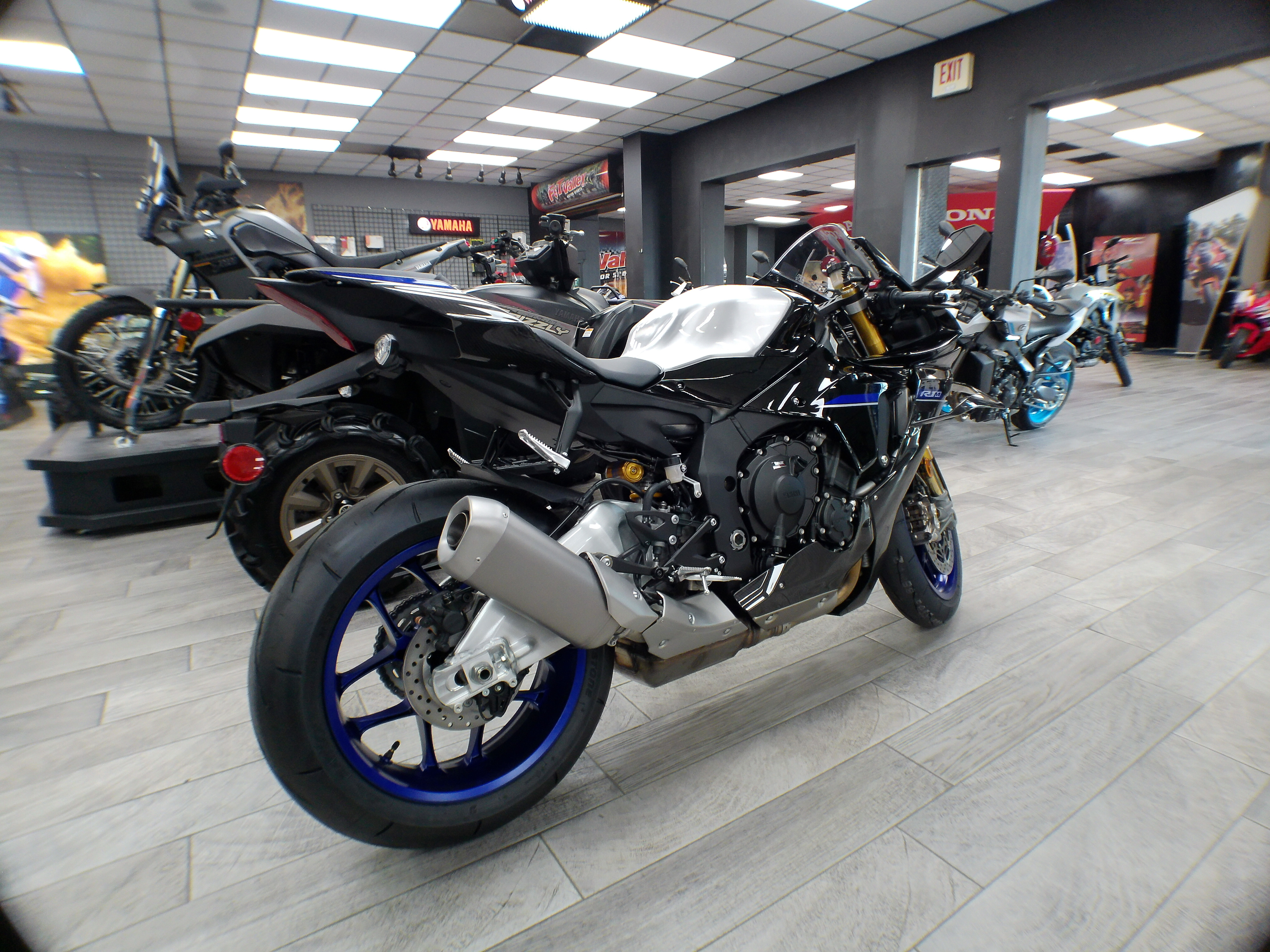 2025 Yamaha YZF-R1M - Photo 7