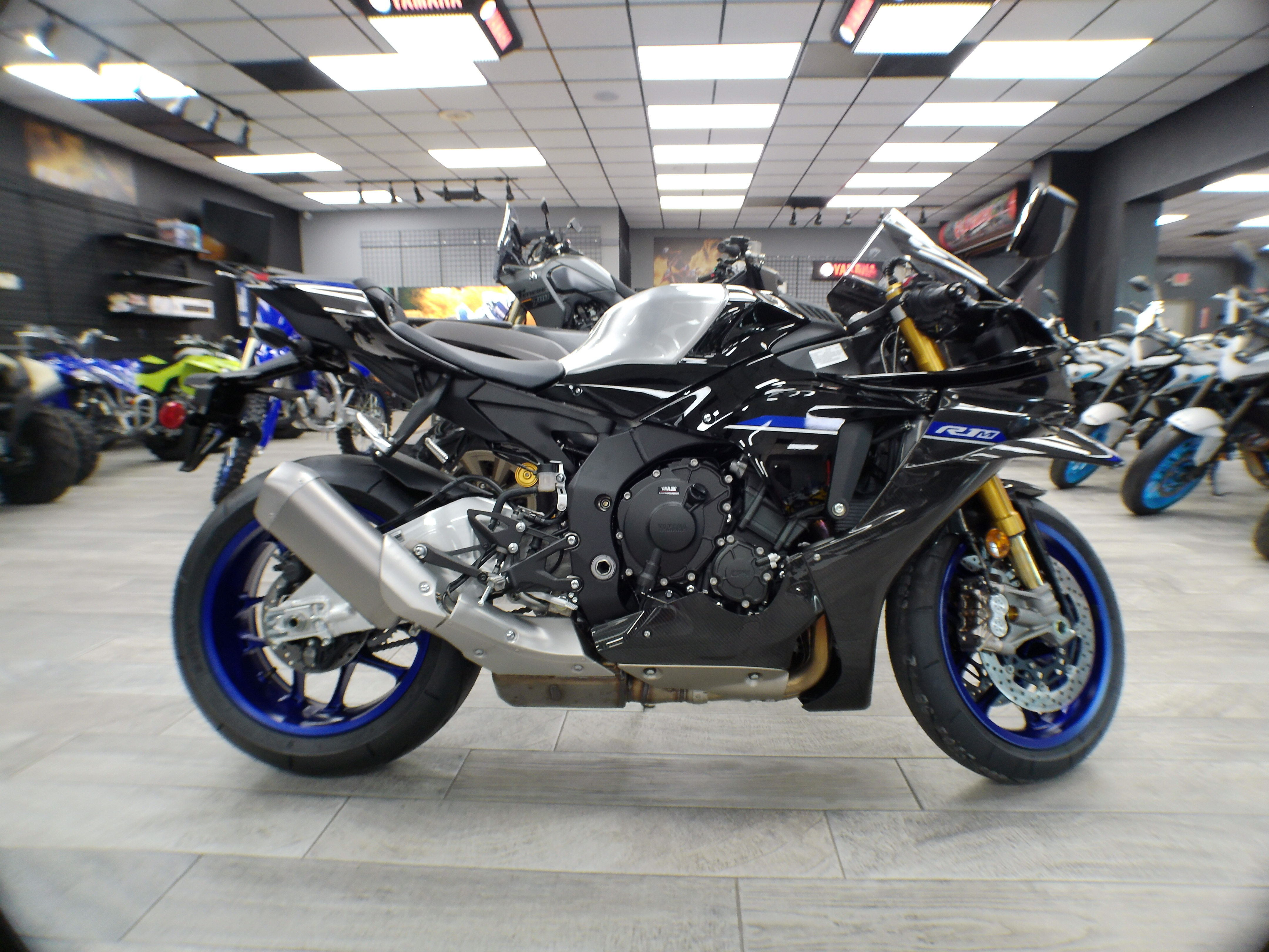 2025 Yamaha YZF-R1M - Photo 6