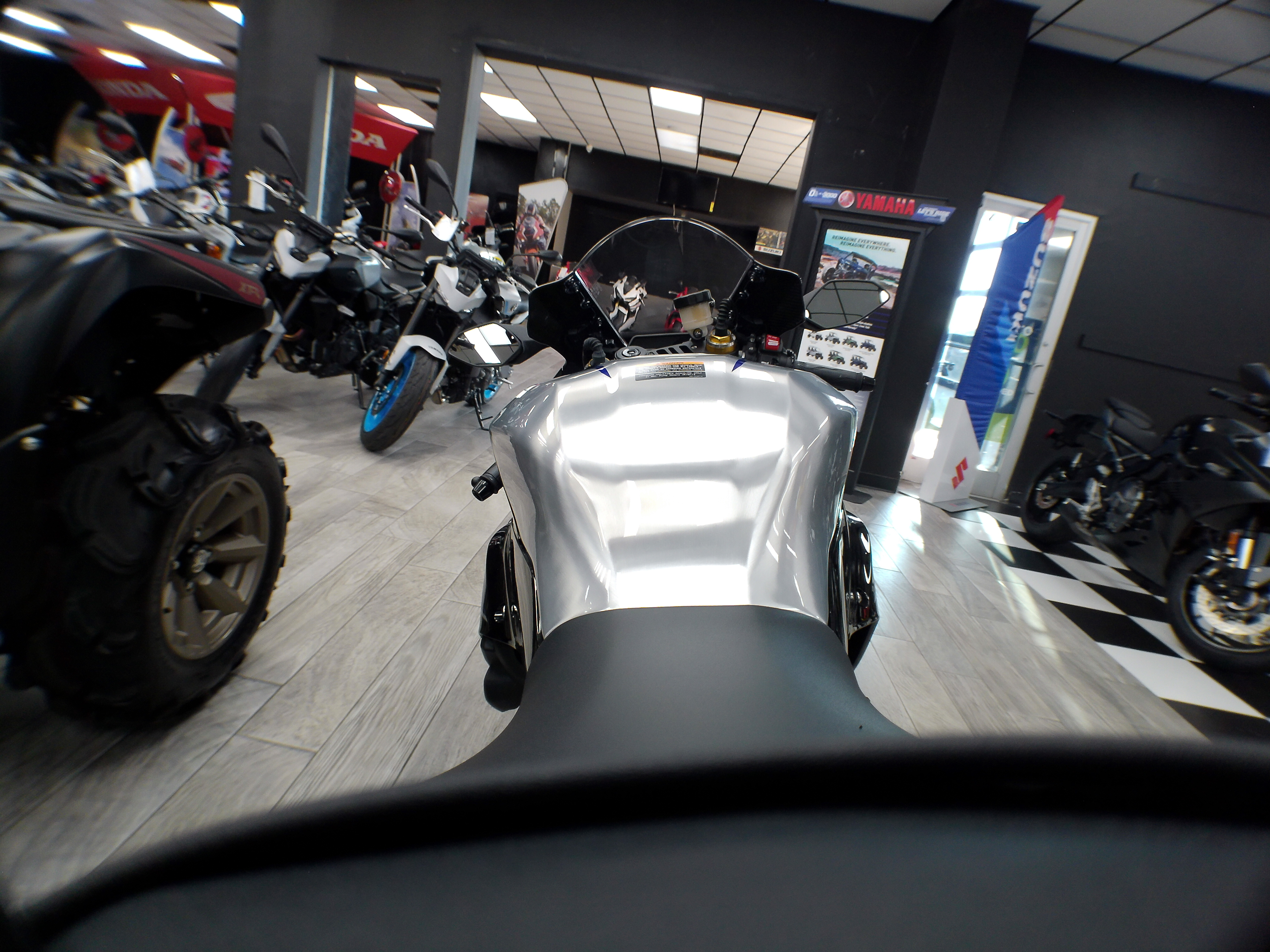 2025 Yamaha YZF-R1M - Photo 2