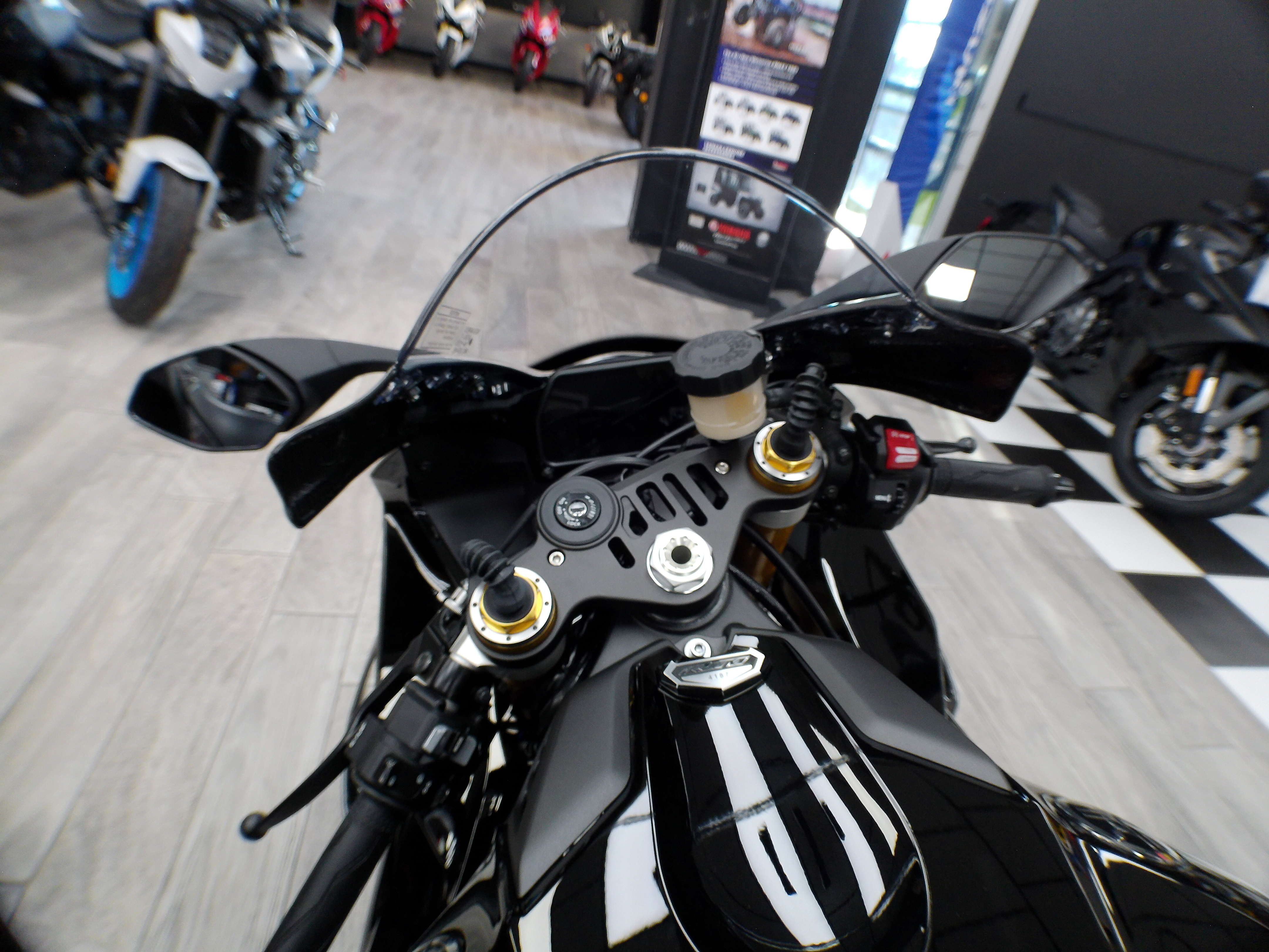 2025 Yamaha YZF-R1M - Photo 4