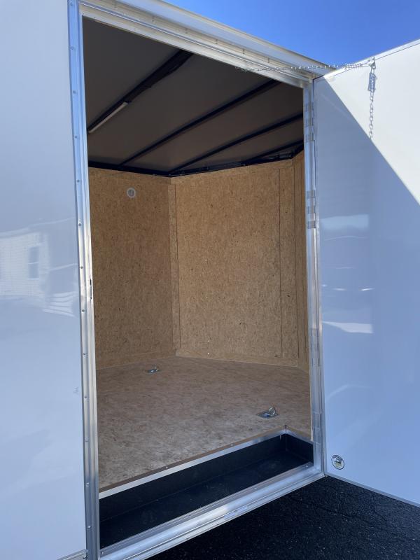 2027 Covered Wagon photo 2